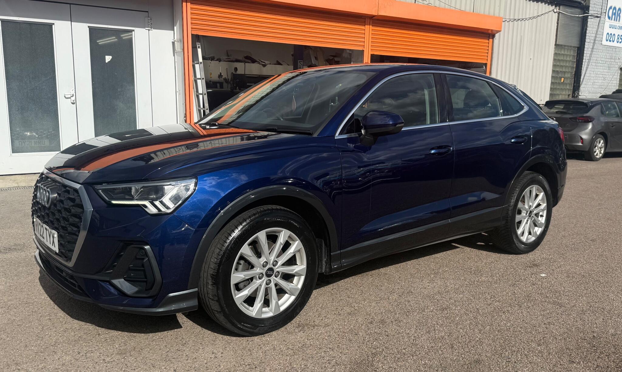 Audi Q3 view 3