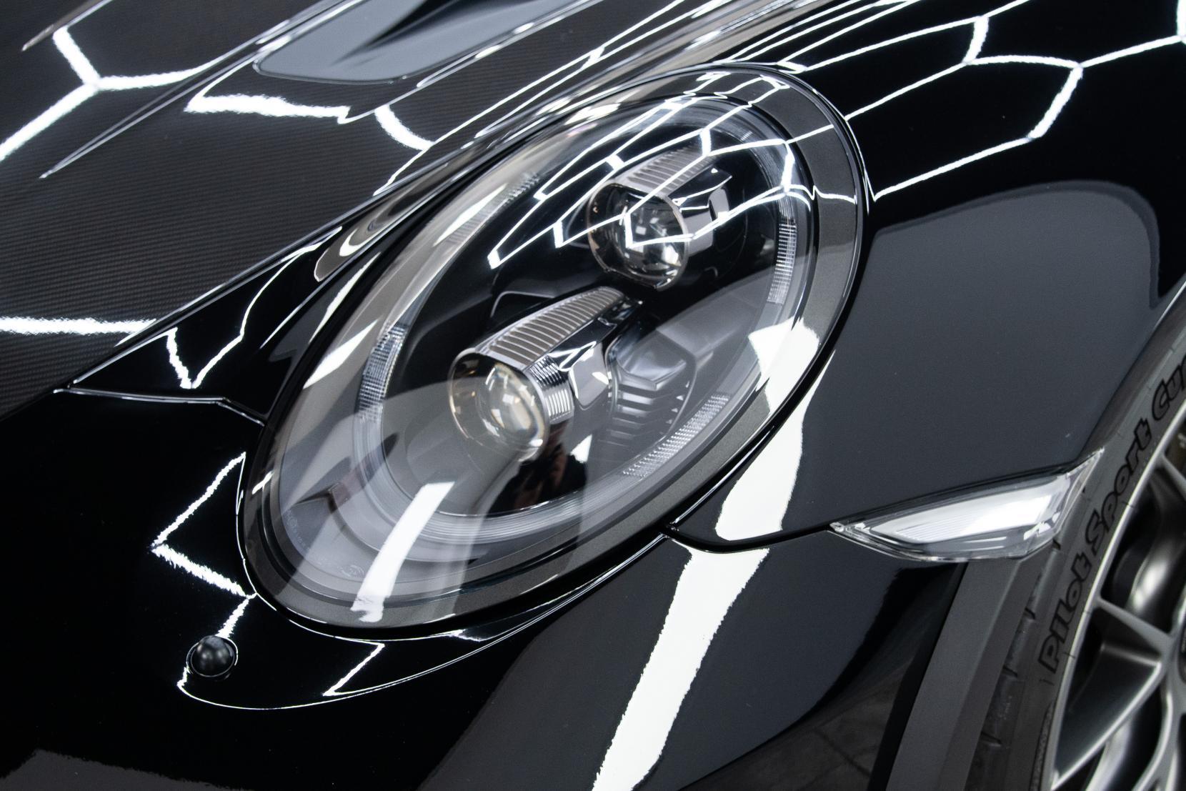 Porsche 911 view 32