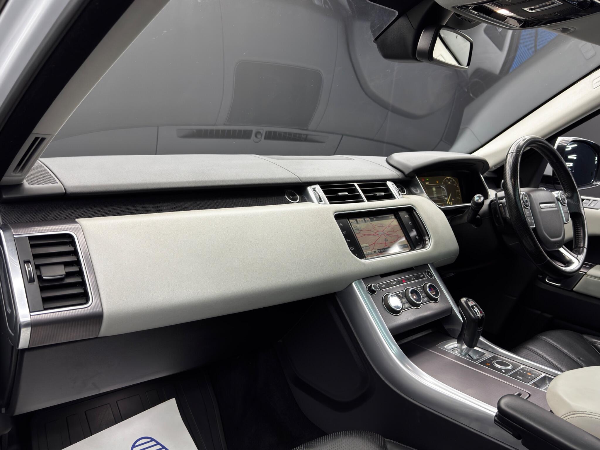 Land Rover Range Rover Sport view 11