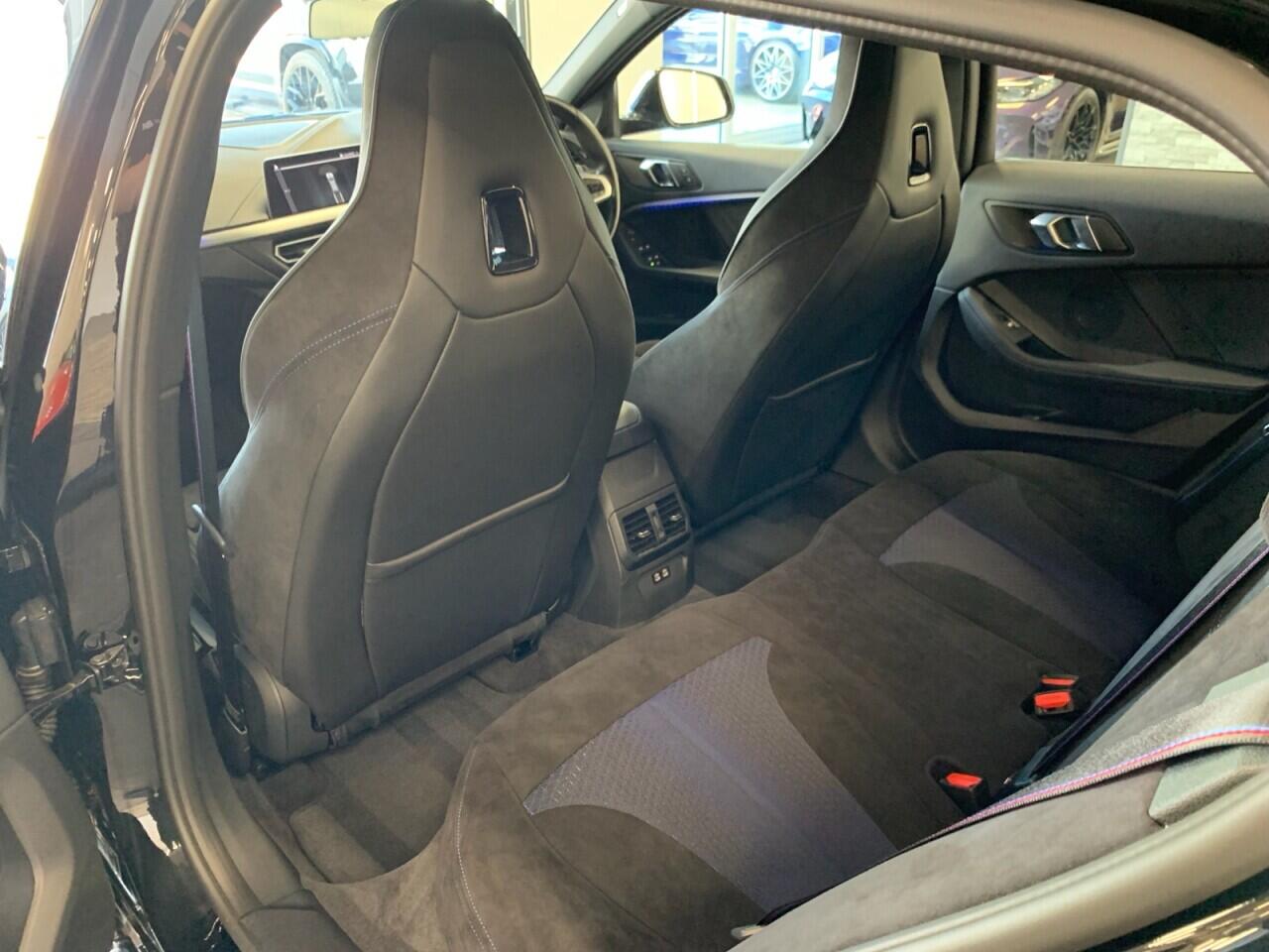 BMW 1 Series view 29