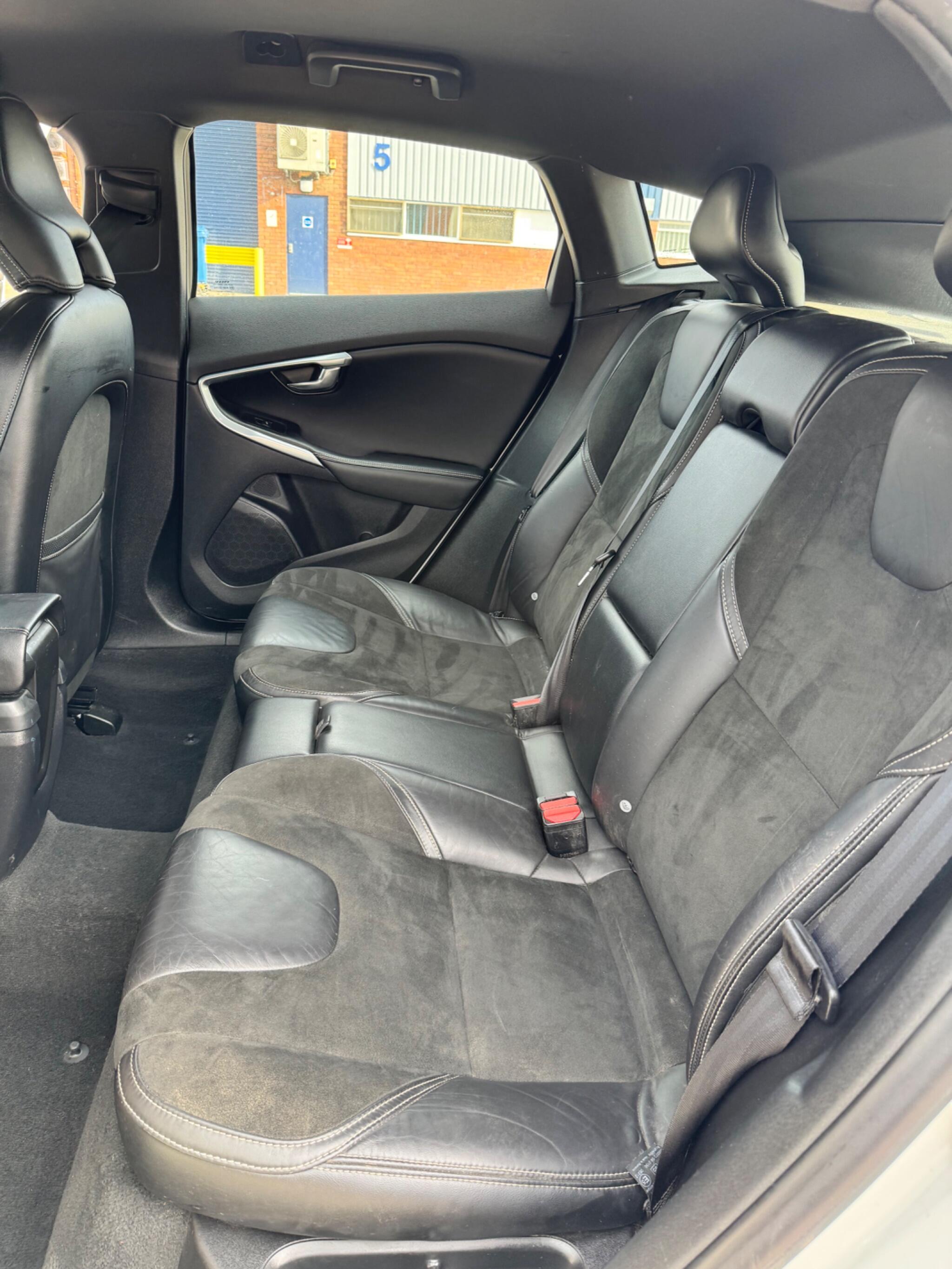 Volvo V40 view 24