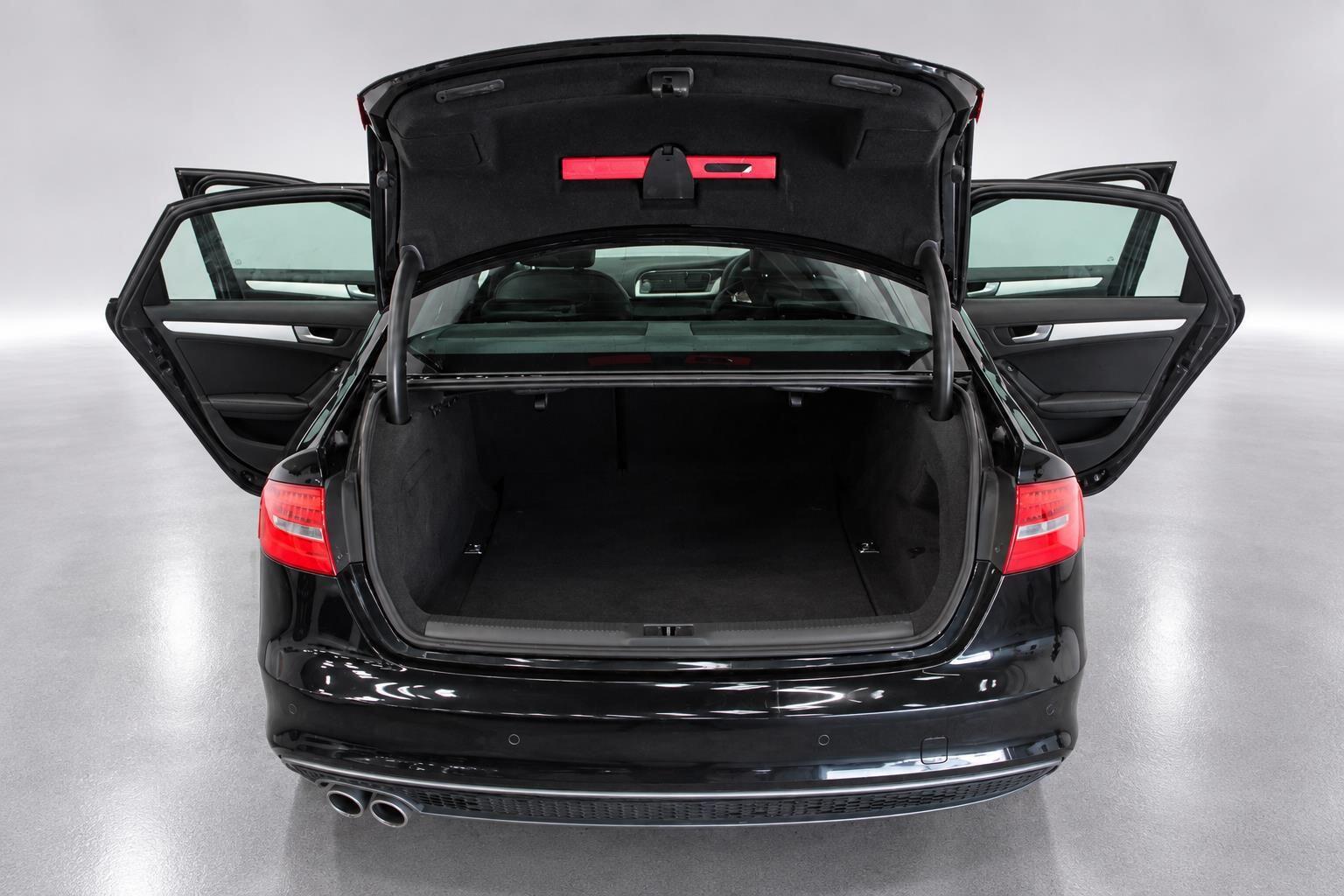 Audi A4 view 28