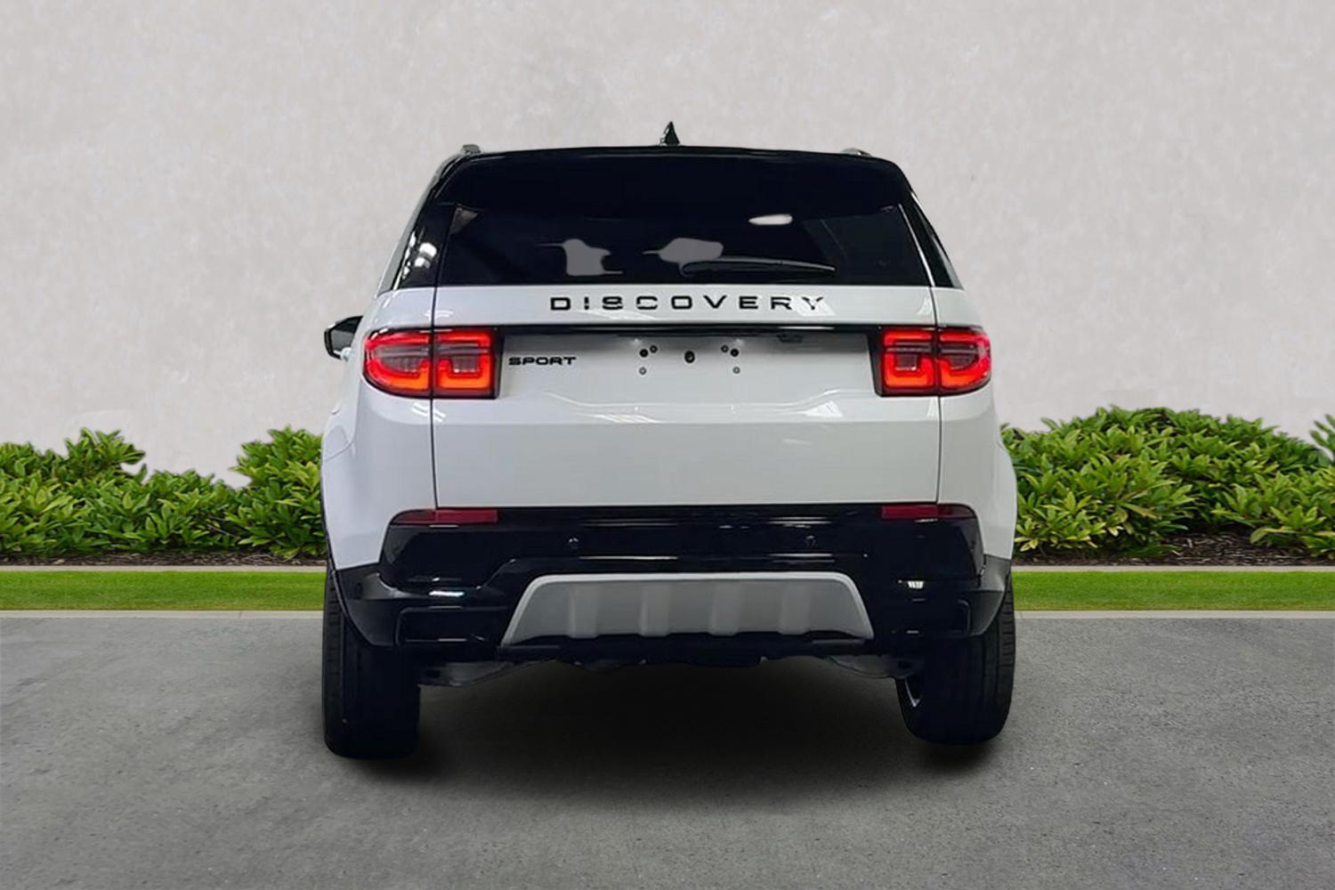 Land Rover Discovery Sport view 4