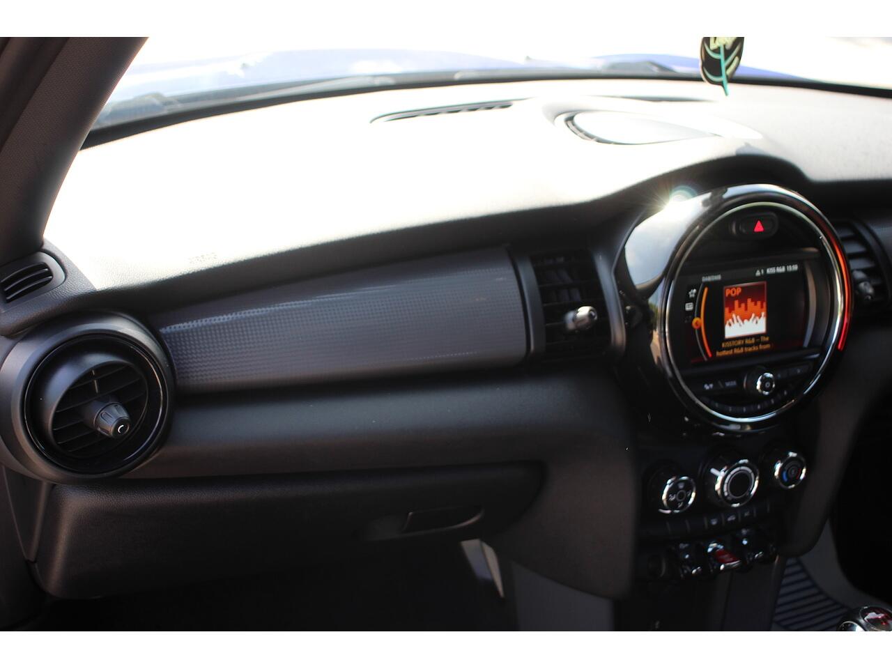 Mini Cooper view 14