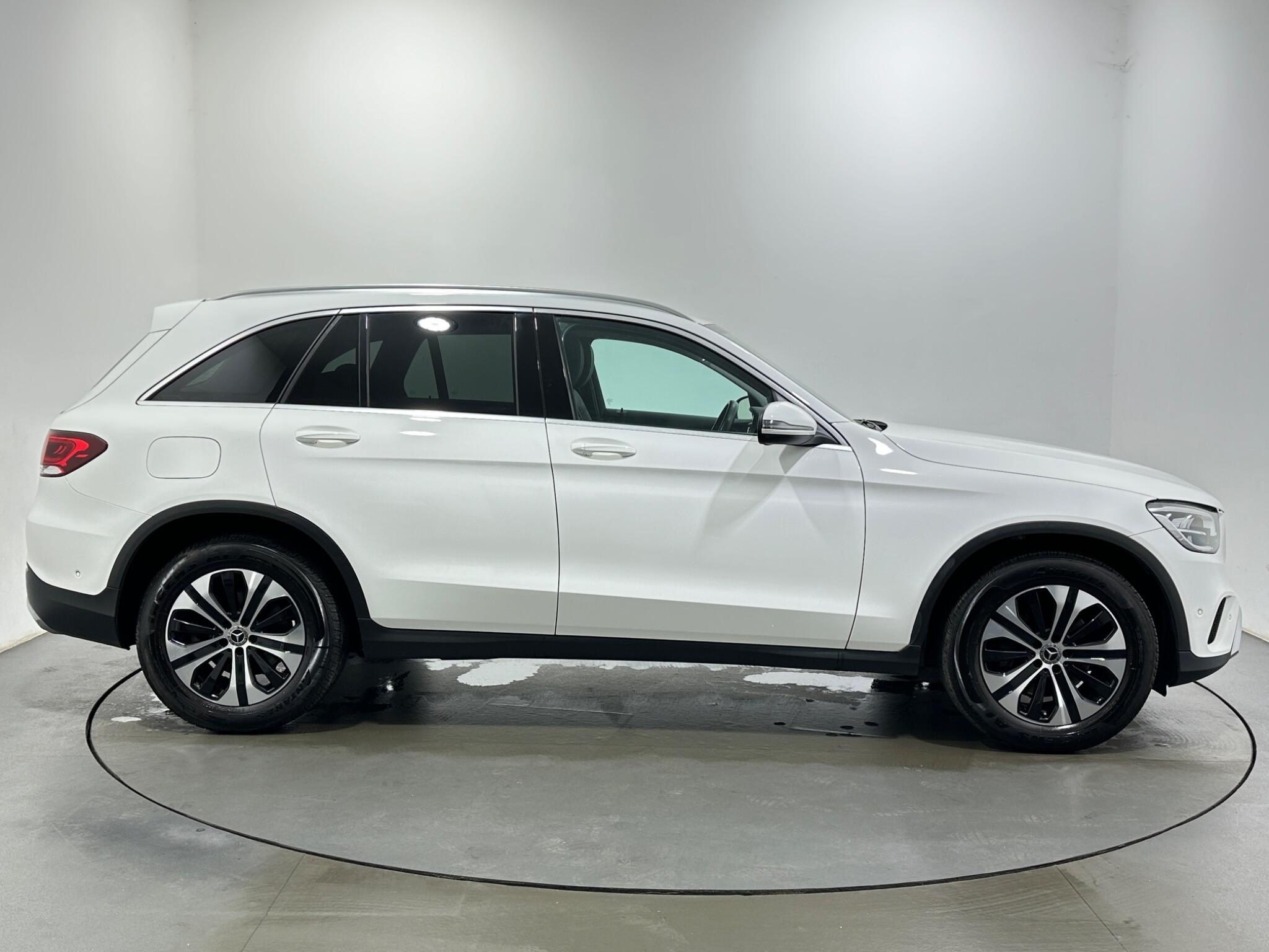 Mercedes-Benz GLC view 9