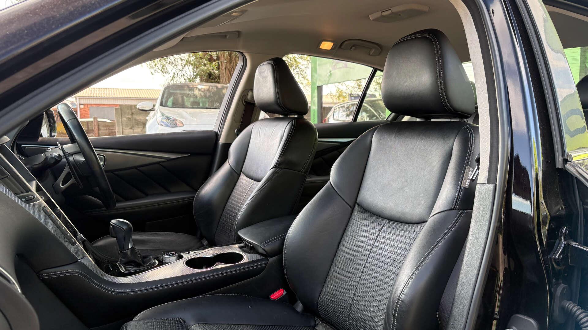 Infiniti Q50 view 13