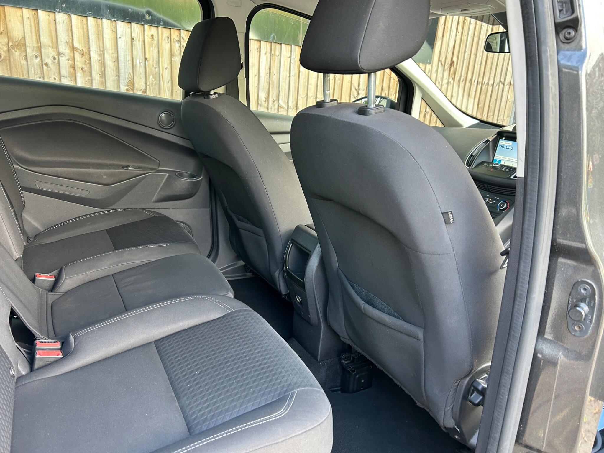 Ford Grand C-Max view 32