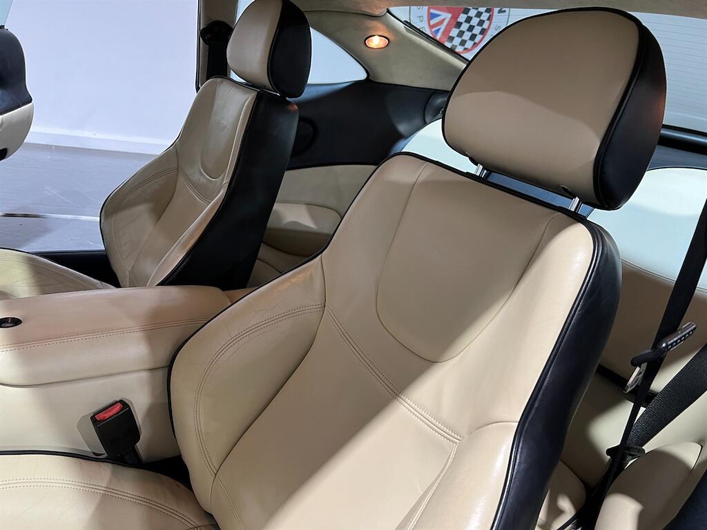 Aston Martin DB7 view 35