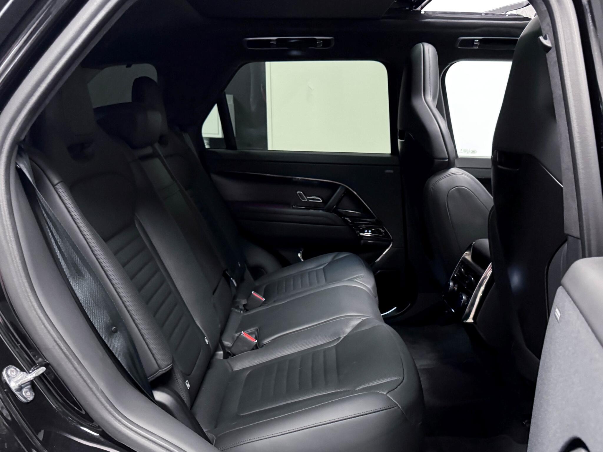 Land Rover Range Rover Sport view 32