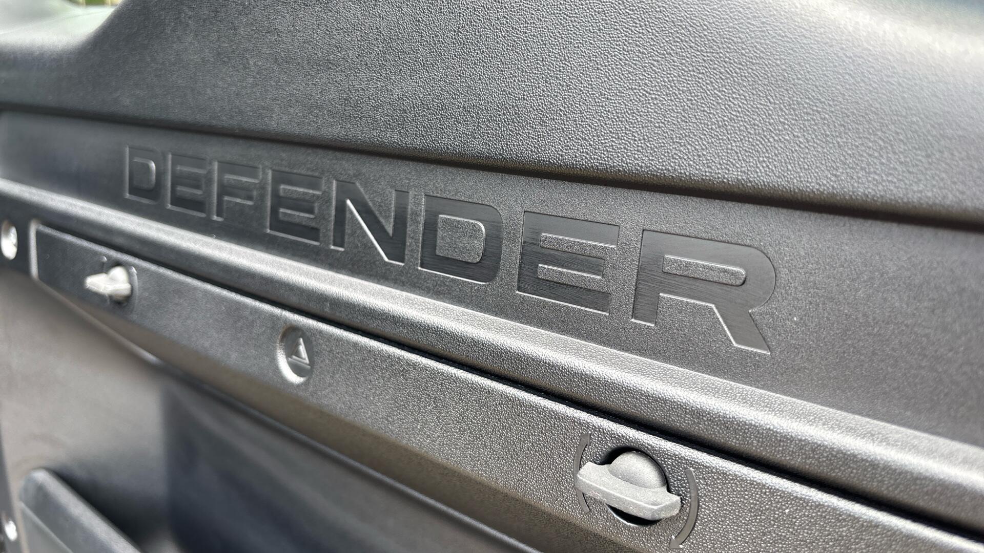 Land Rover Defender view 31