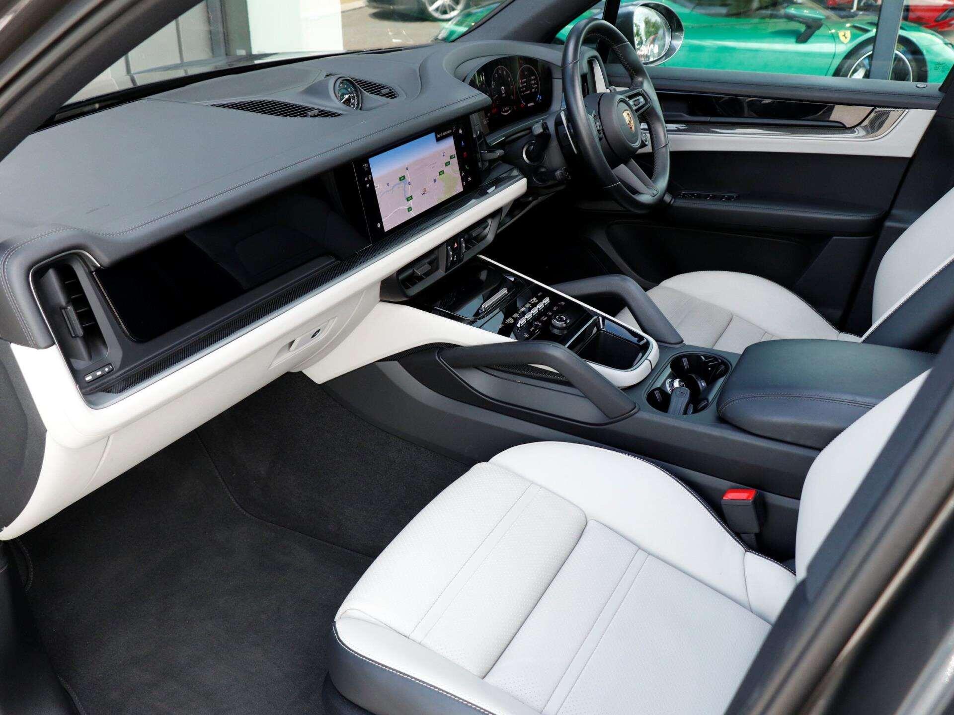 Porsche Cayenne view 9