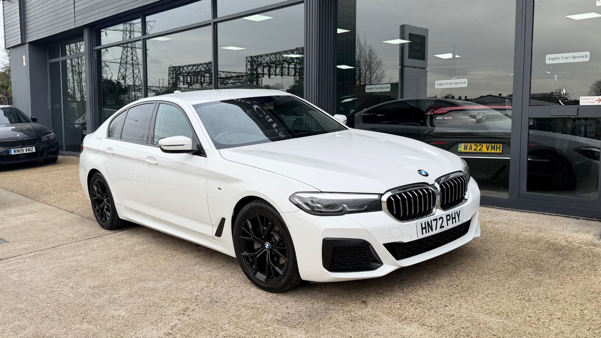 BMW 5 Series view 10