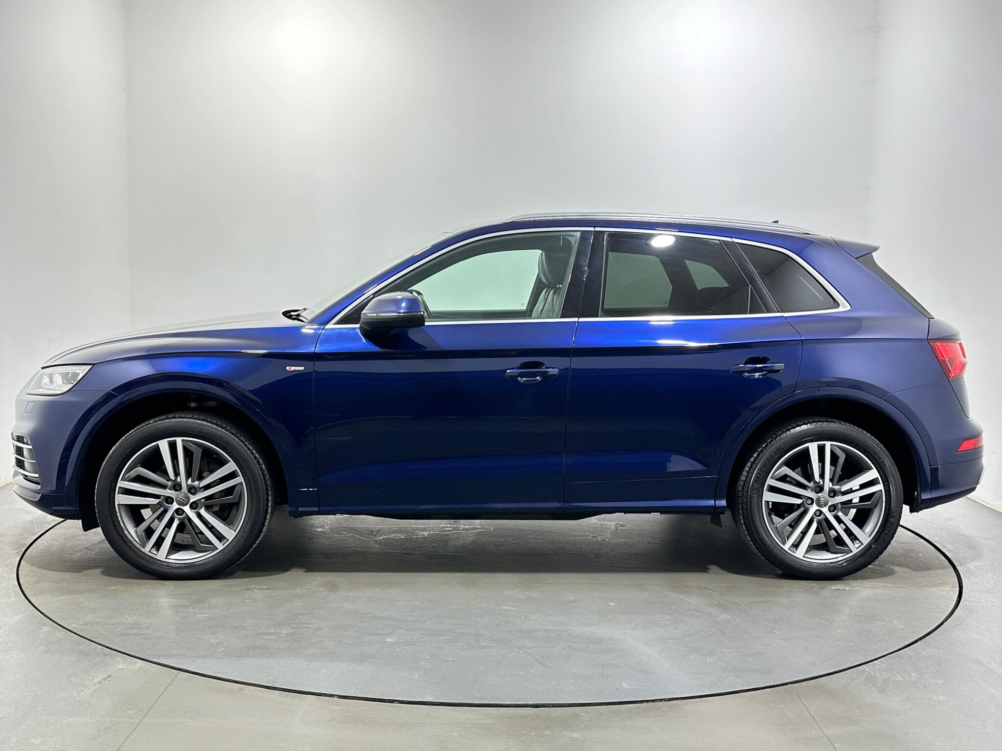 Audi Q5 view 5