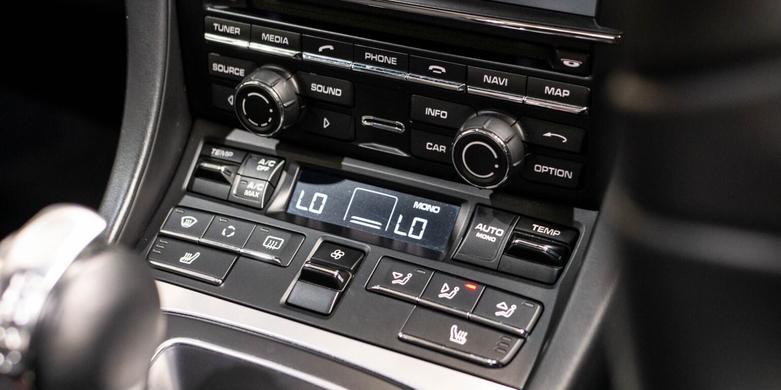 Porsche 911 view 38
