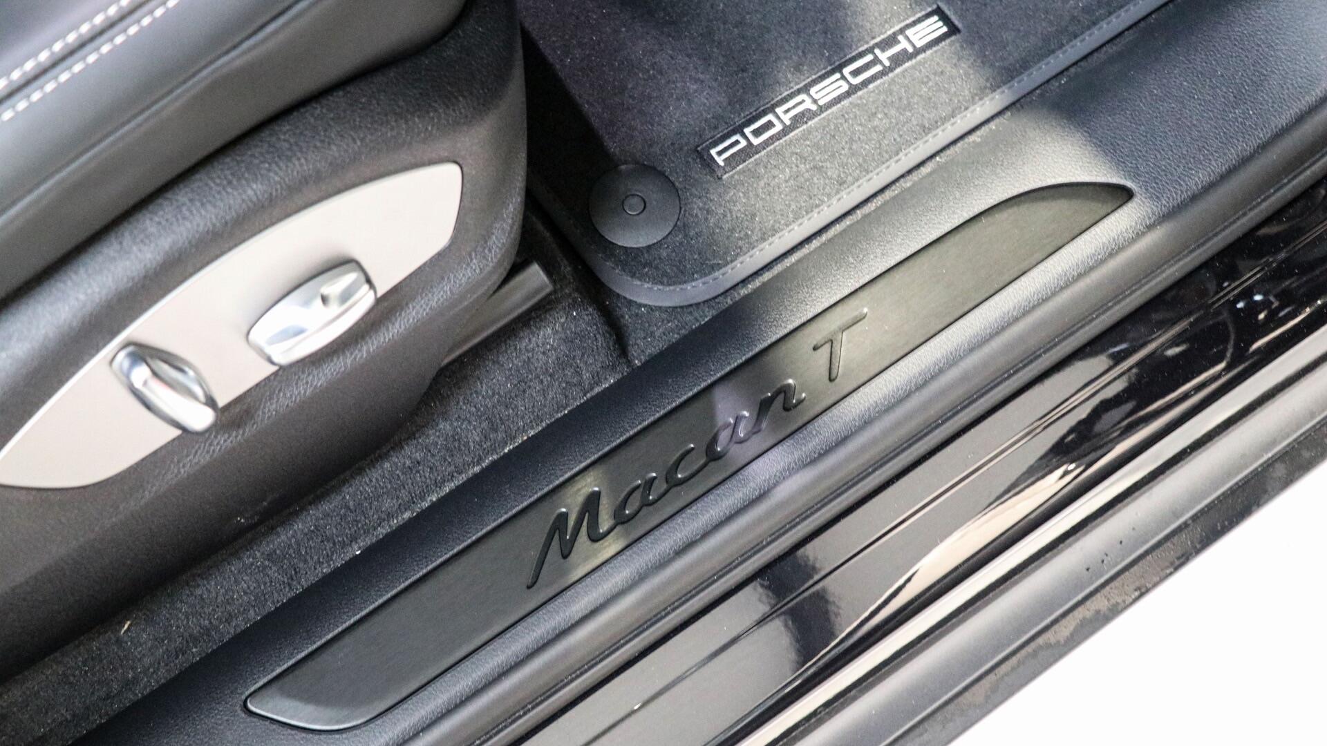 Porsche Macan view 34