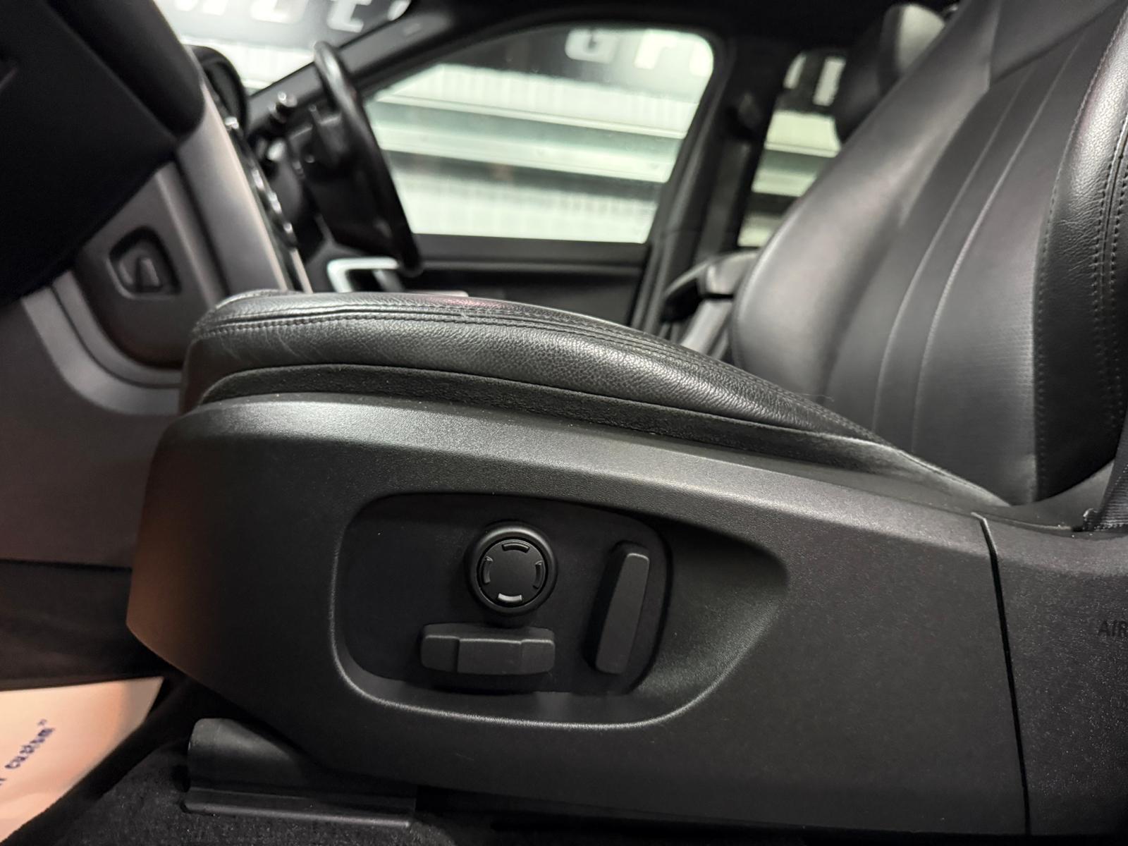 Land Rover Discovery Sport view 30