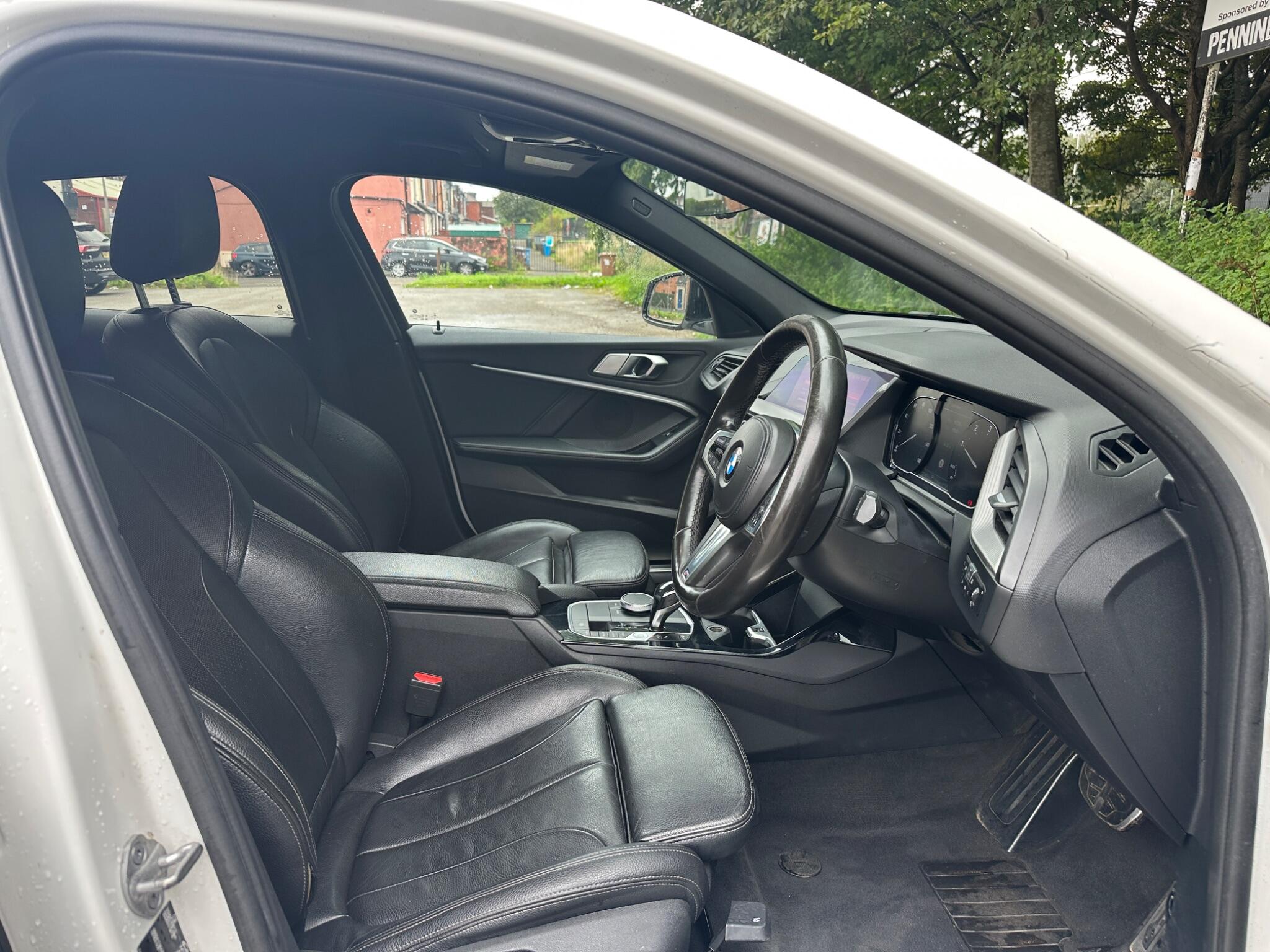 BMW 1 Series view 14