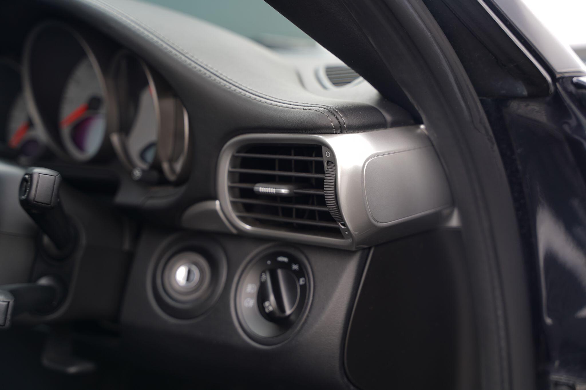 Porsche 911 view 76