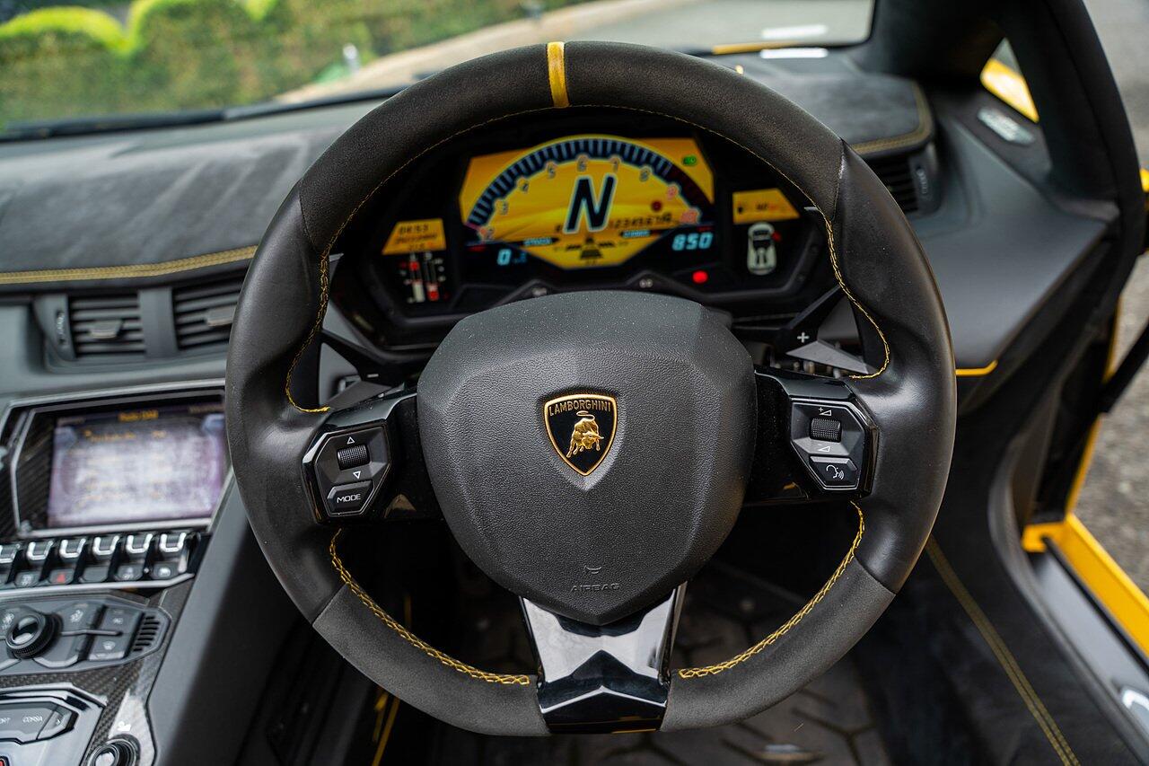 Lamborghini Aventador view 73