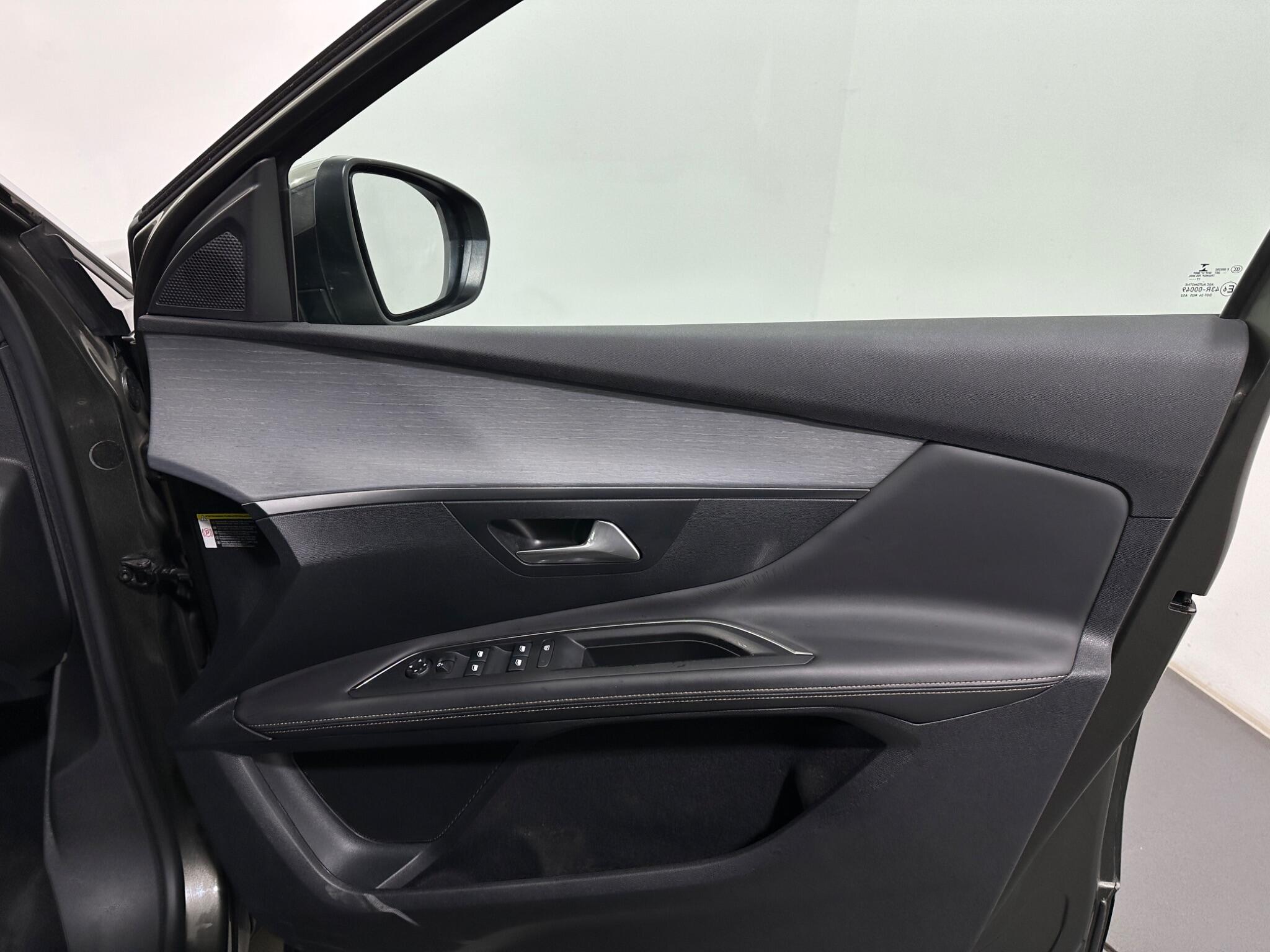 Peugeot 3008 view 34