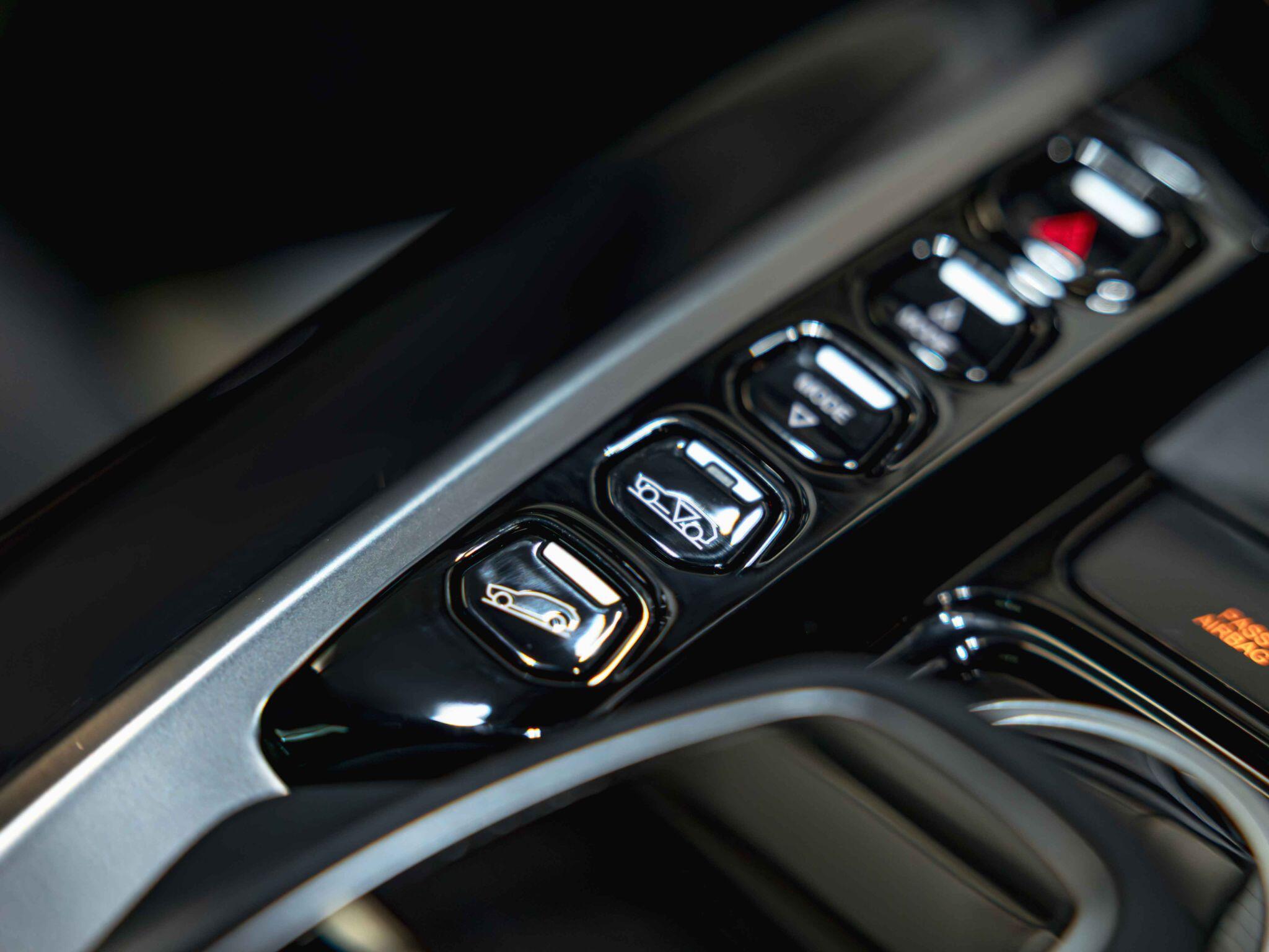 Aston Martin DBX view 24