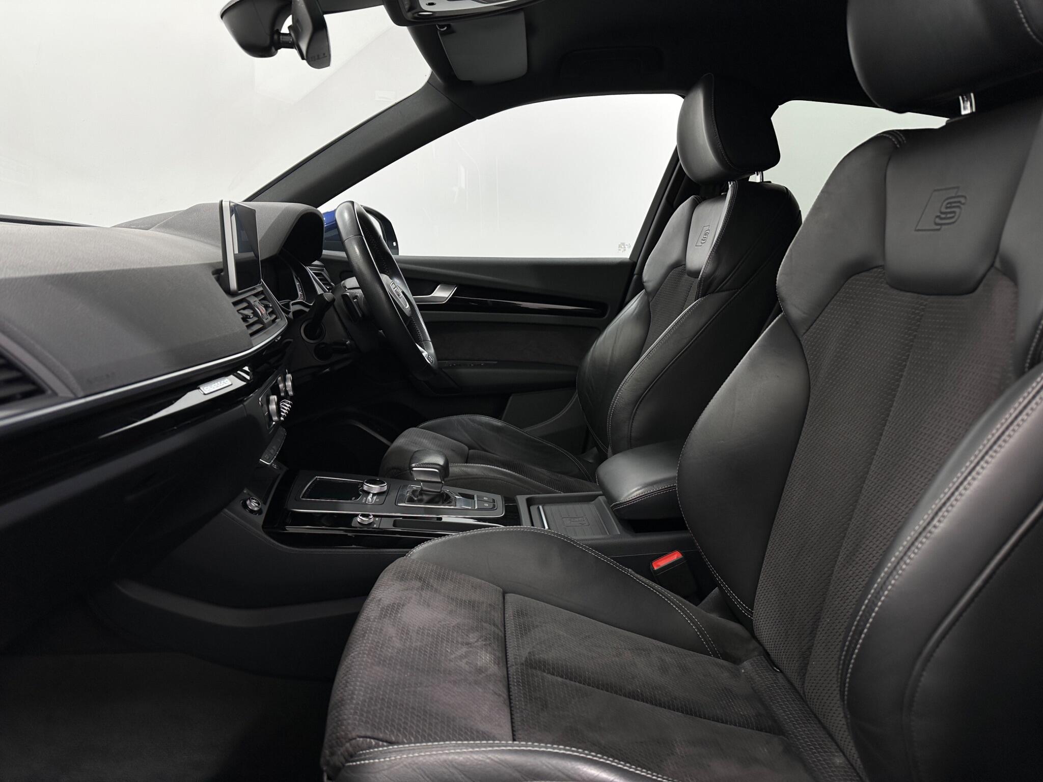 Audi Q5 view 34