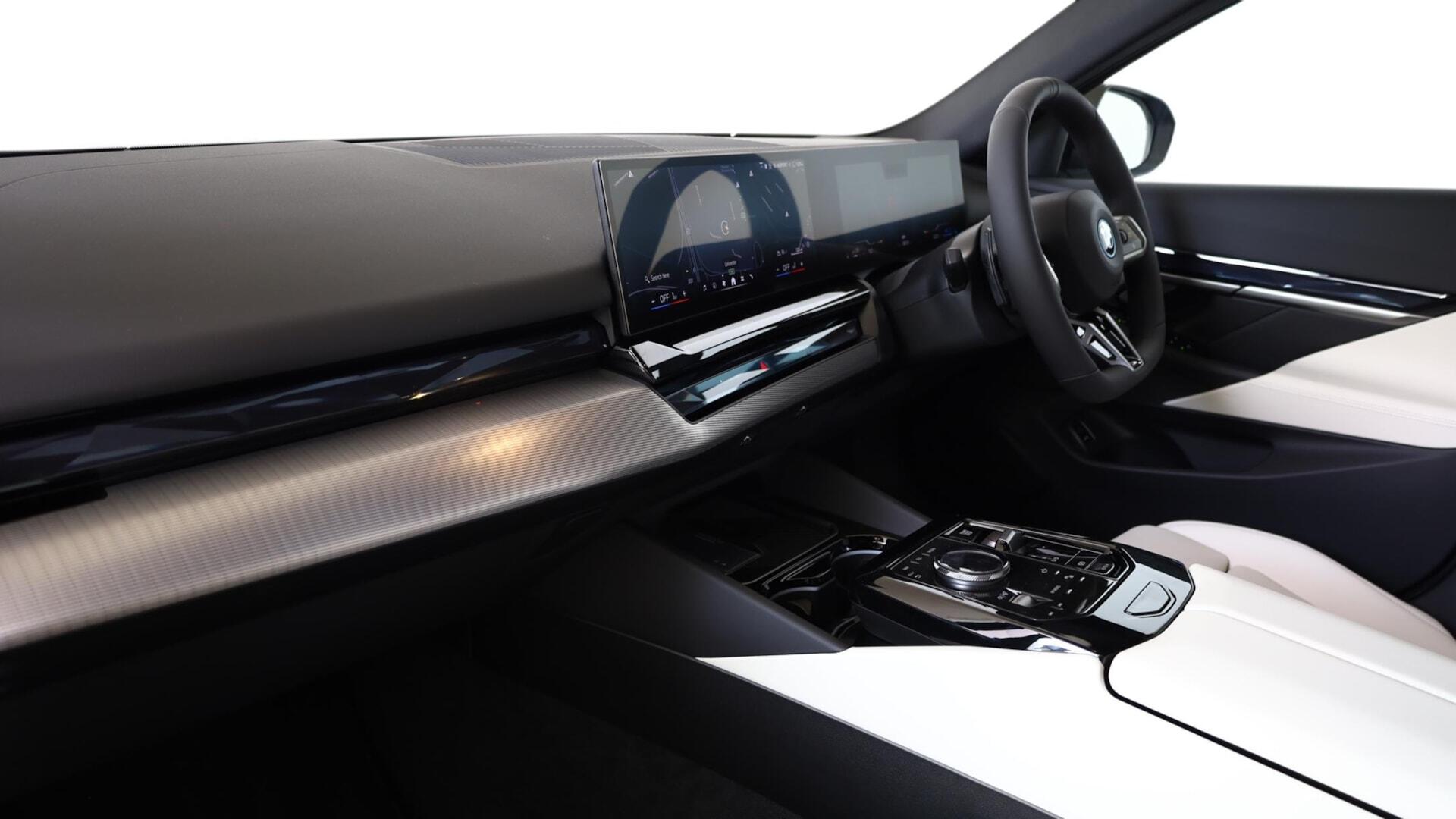 BMW 5 Series view 7