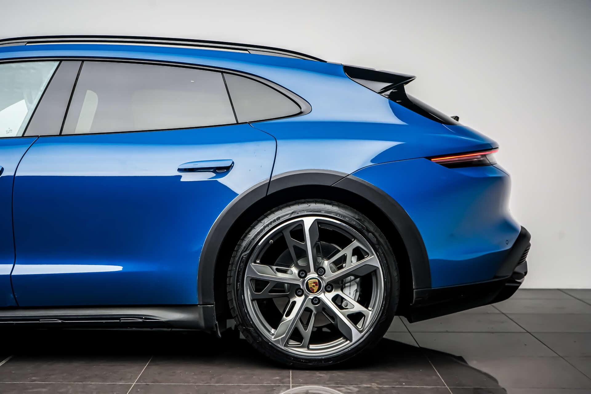 Porsche Taycan view 12