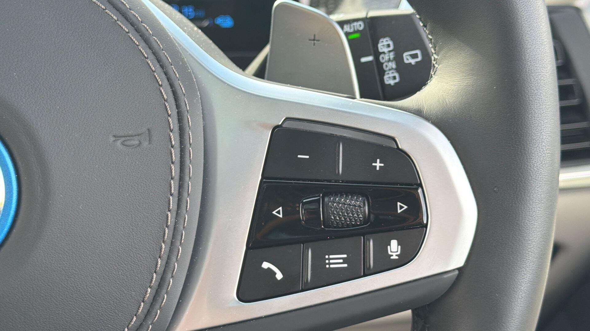 BMW X6 view 19