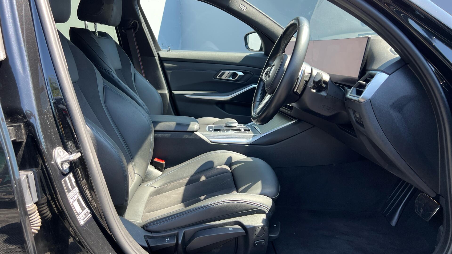 BMW 3 Series view 11