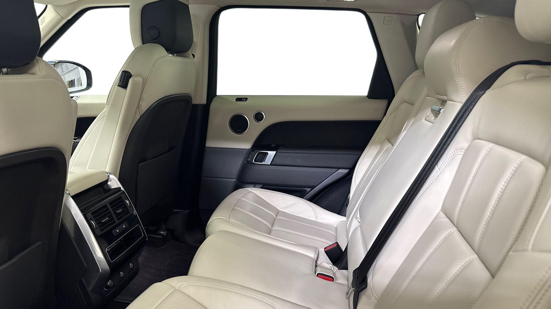 Land Rover Range Rover Sport view 4