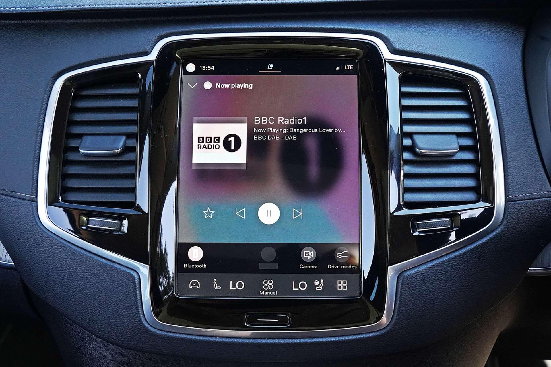 Volvo XC90 view 26