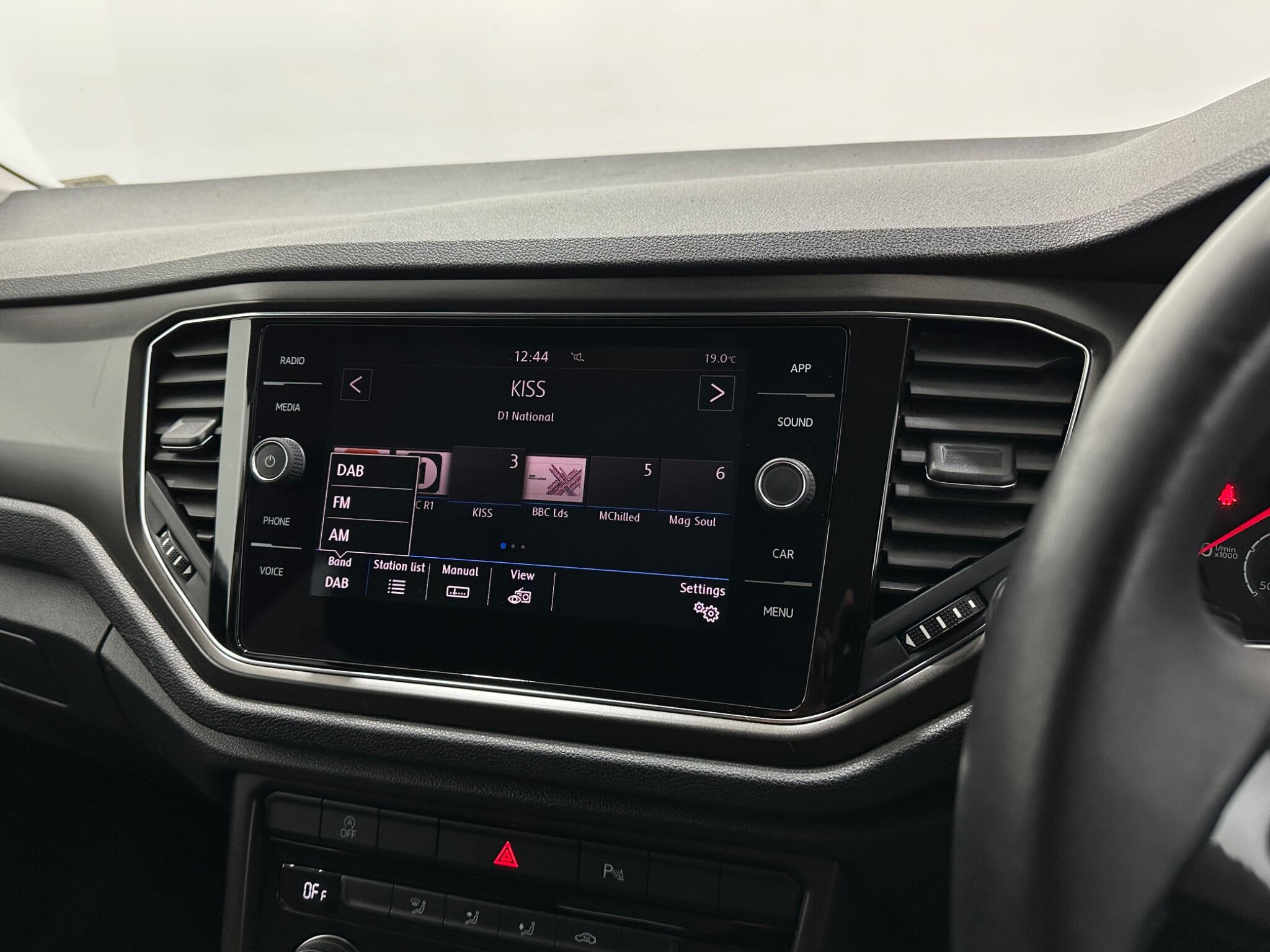 Volkswagen T-Roc view 21