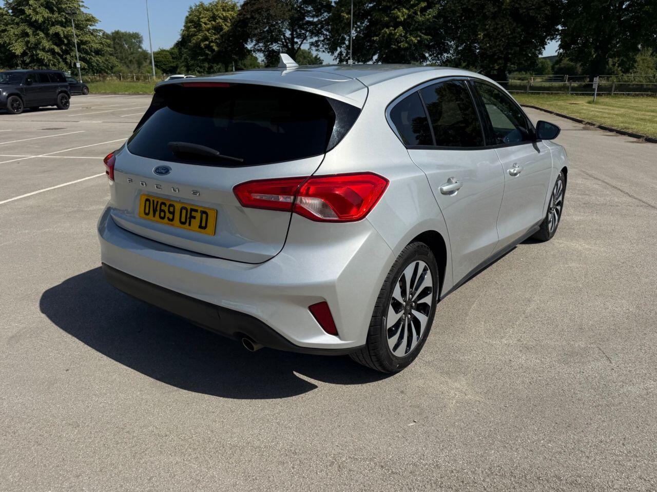 Ford Focus view 33