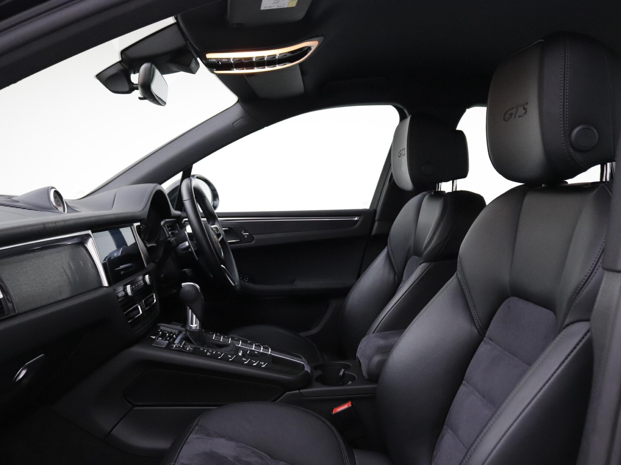 Porsche Macan view 29