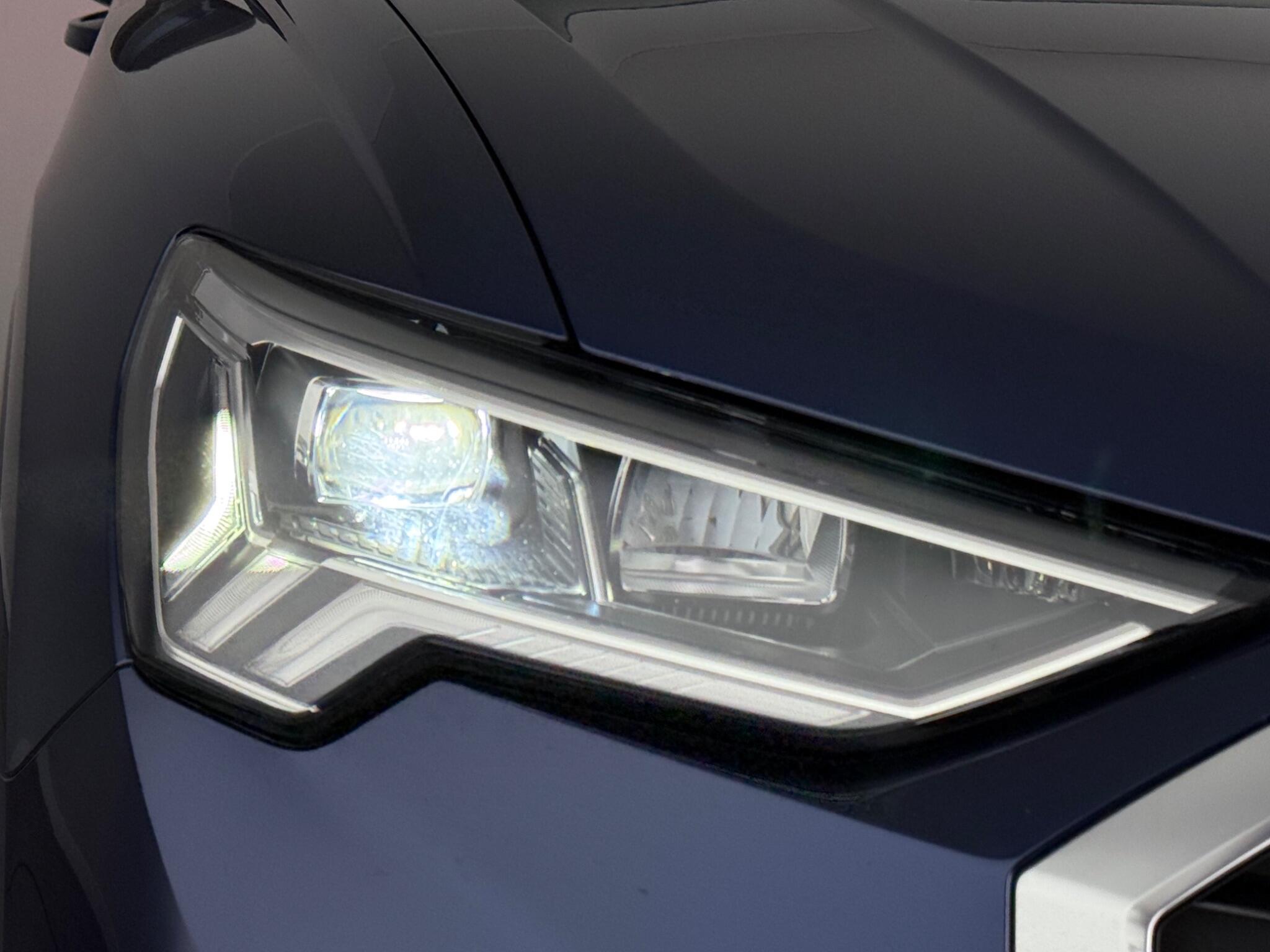 Audi Q3 view 13