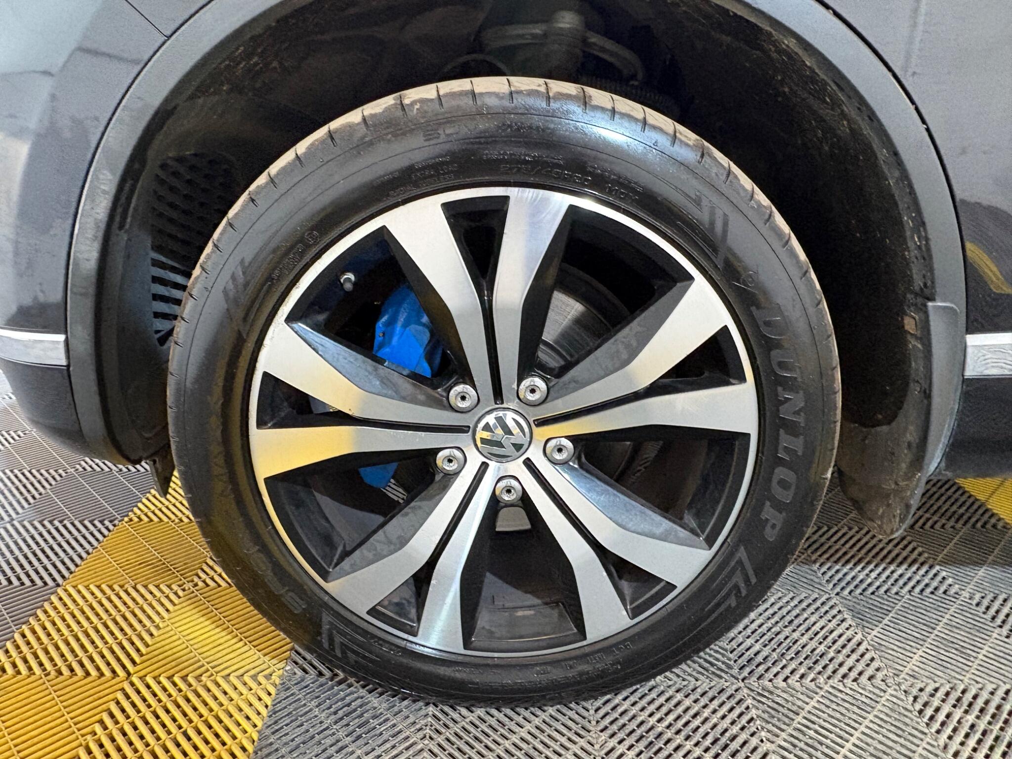 Volkswagen Touareg view 73