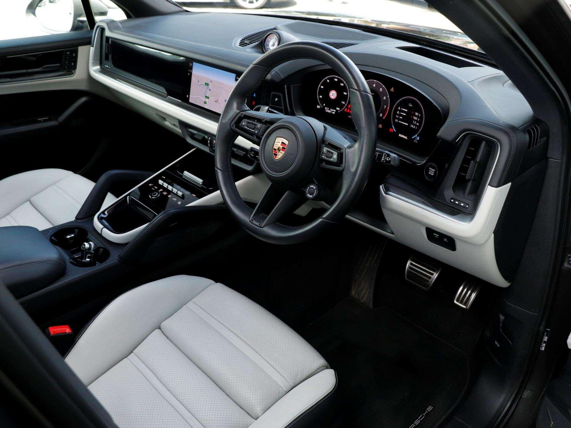 Porsche Cayenne view 10