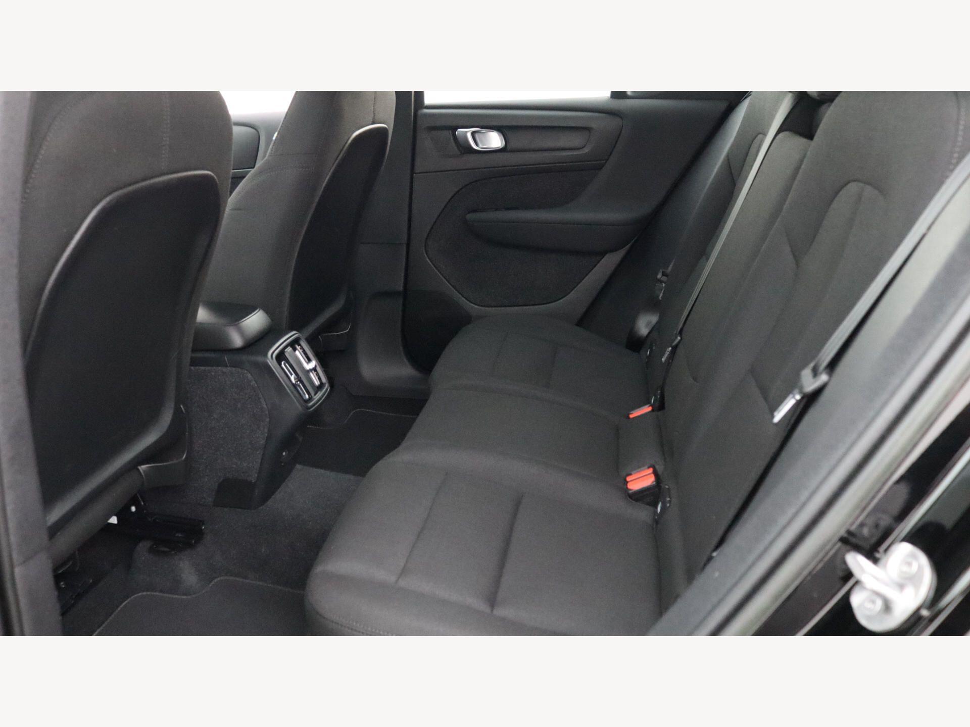 Volvo XC40 view 28