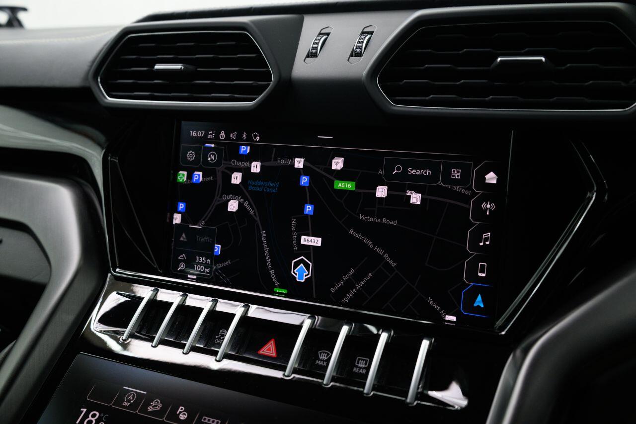 Lamborghini Urus view 84