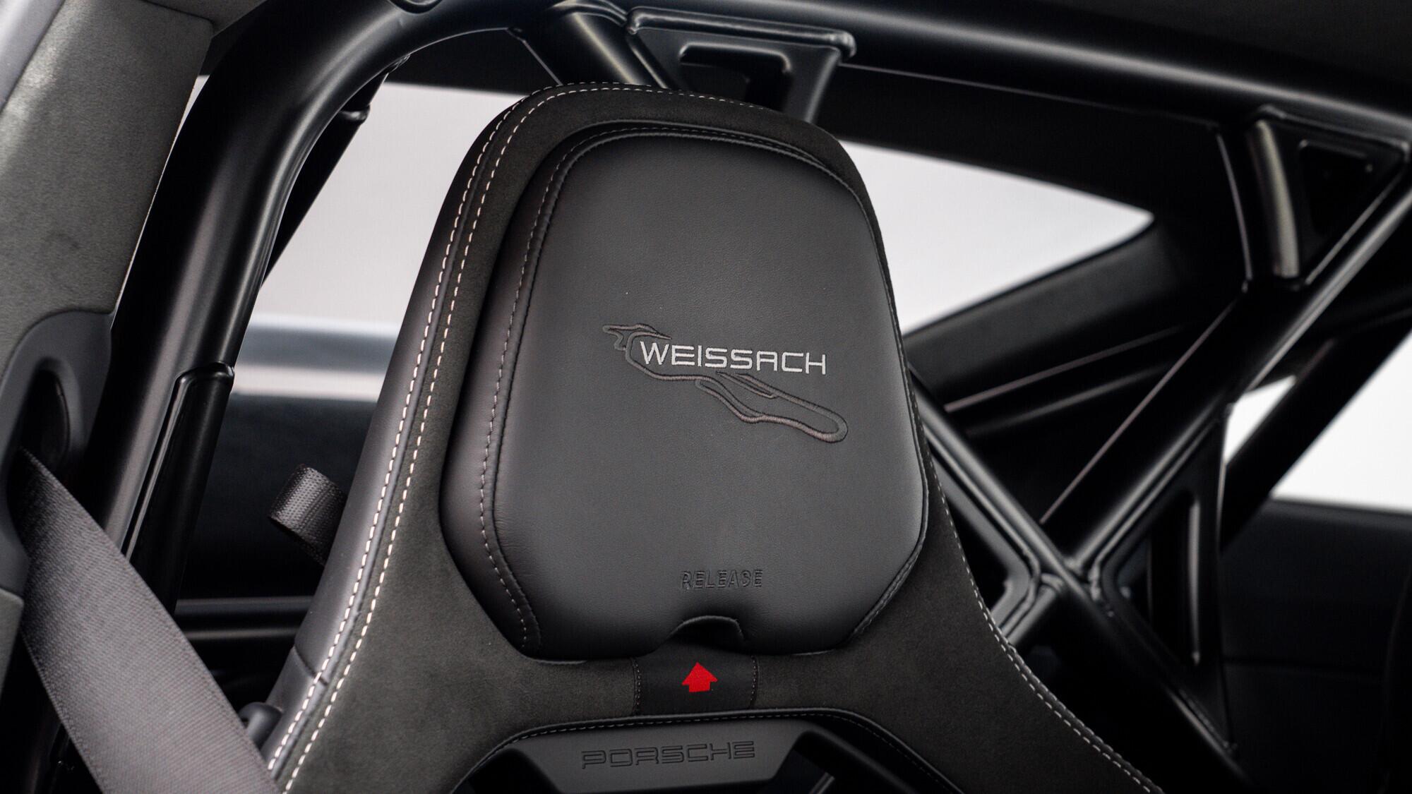 Porsche 911 view 24