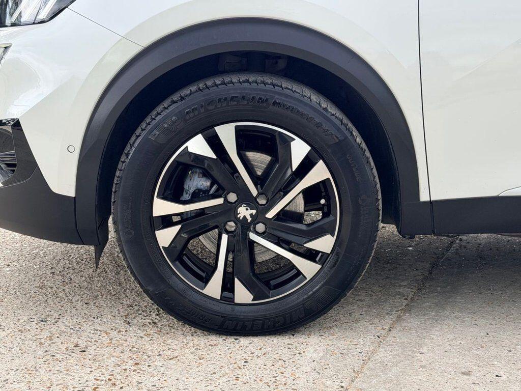 Peugeot E-2008 view 12