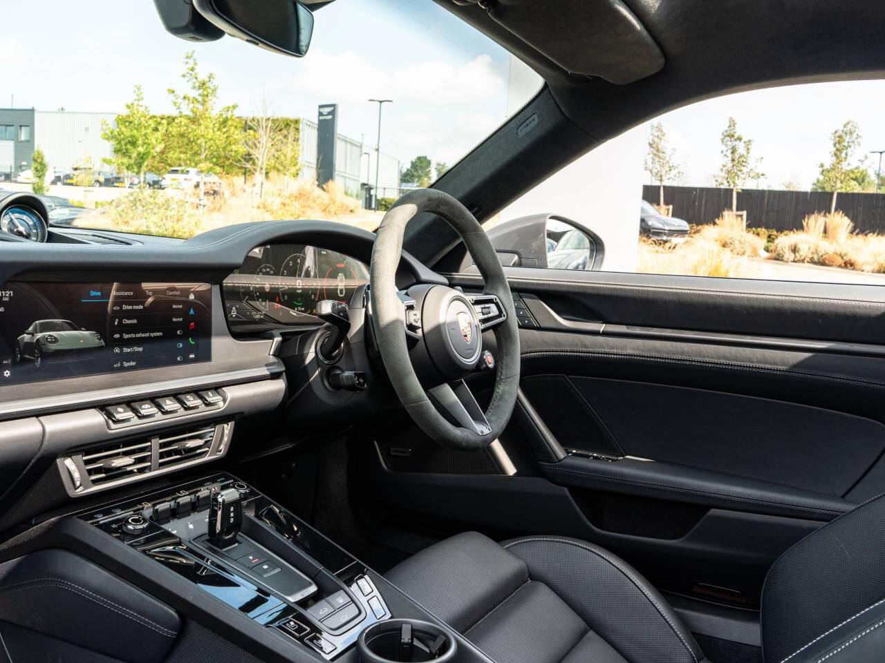 Porsche 911 view 38