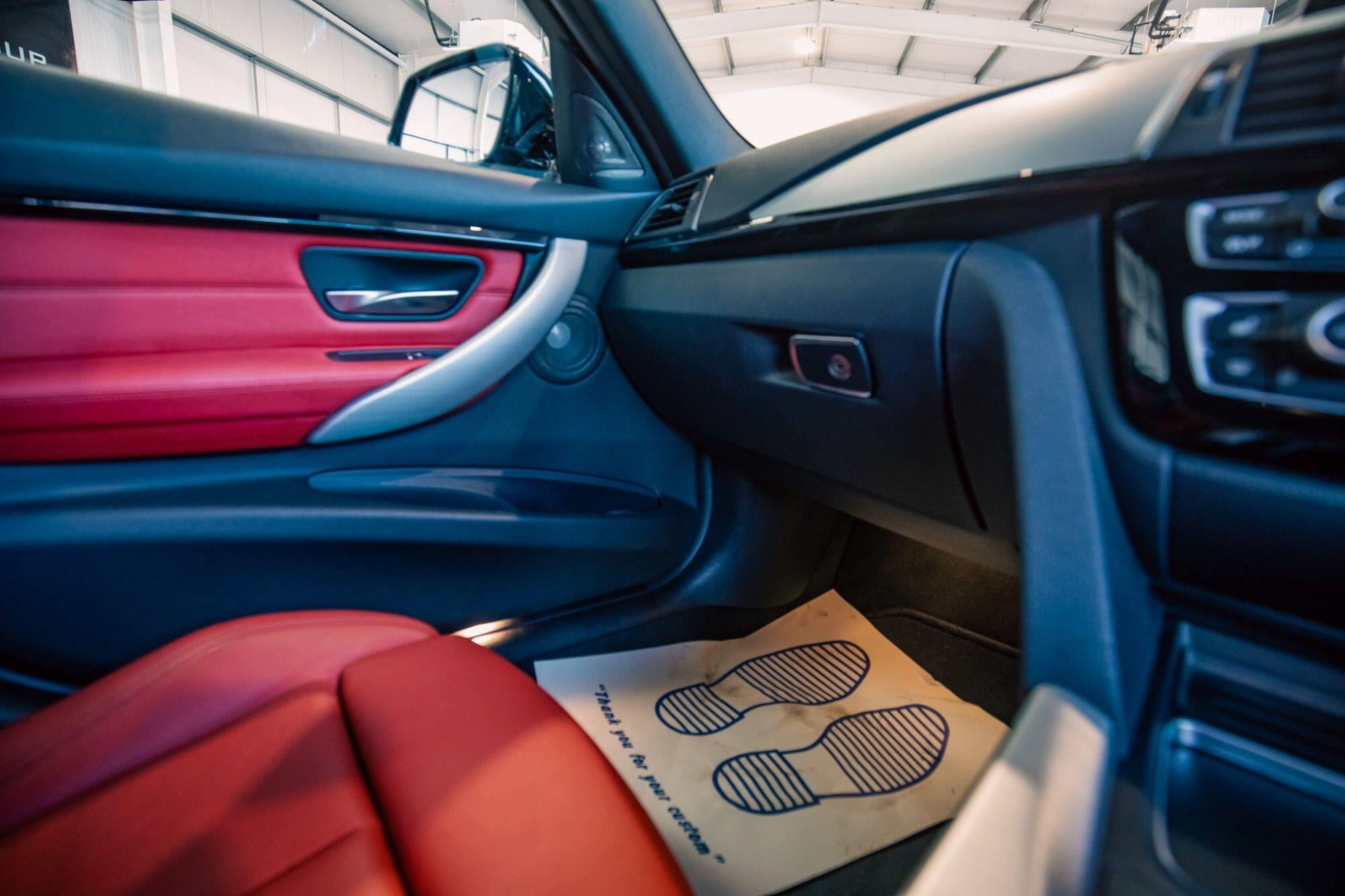 BMW 3 Series view 21