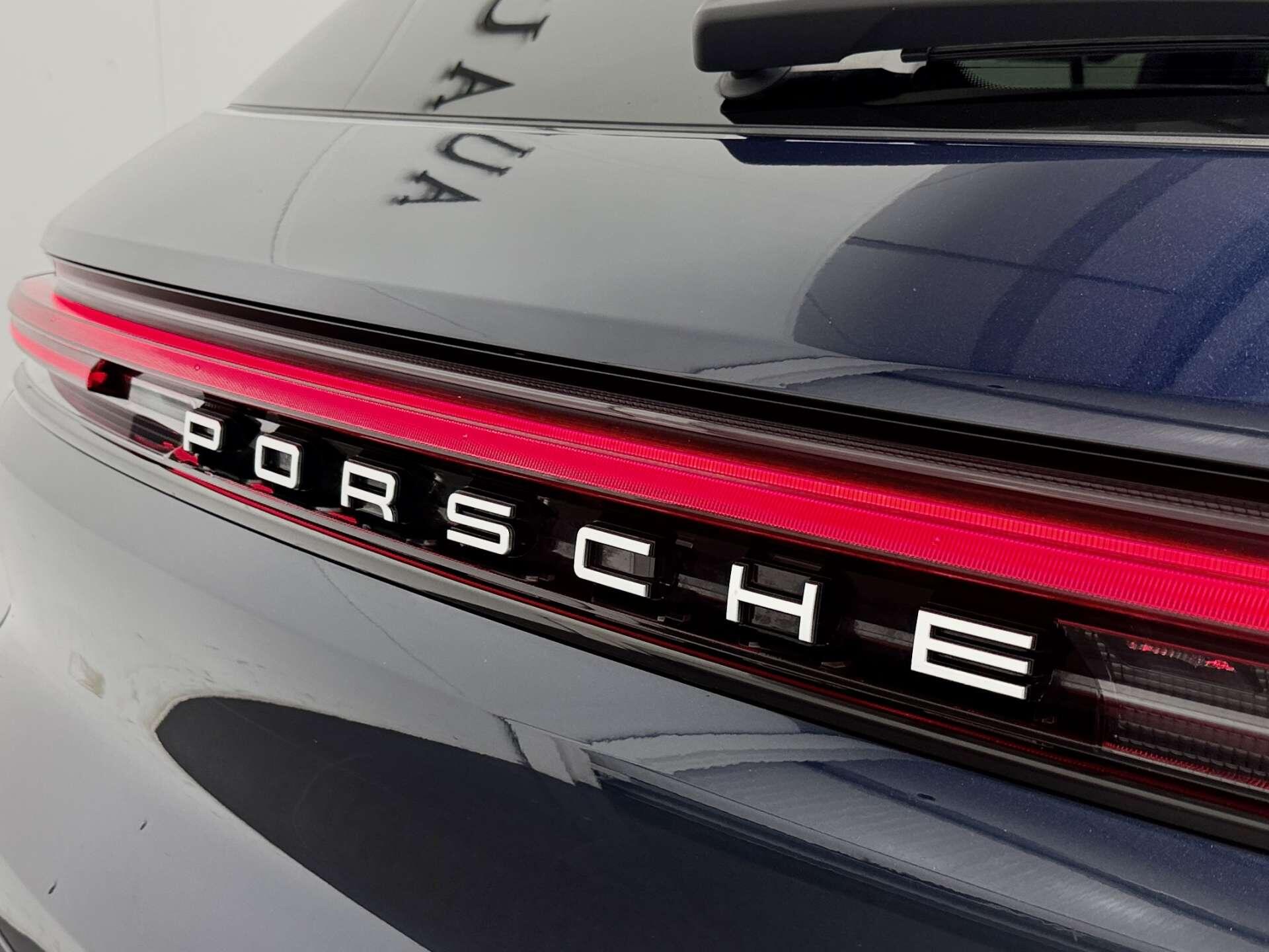 Porsche Cayenne view 26