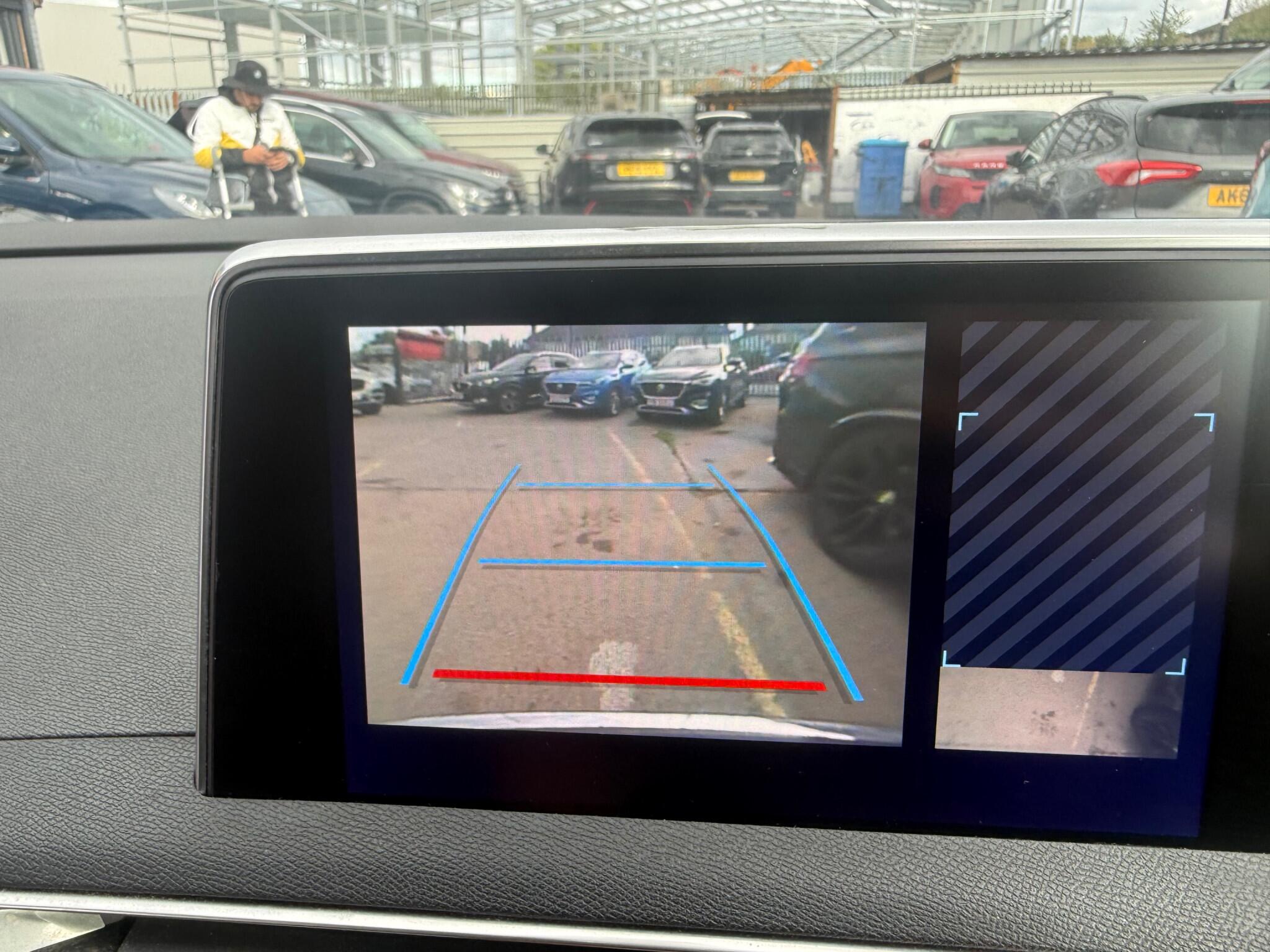 Peugeot 3008 view 9