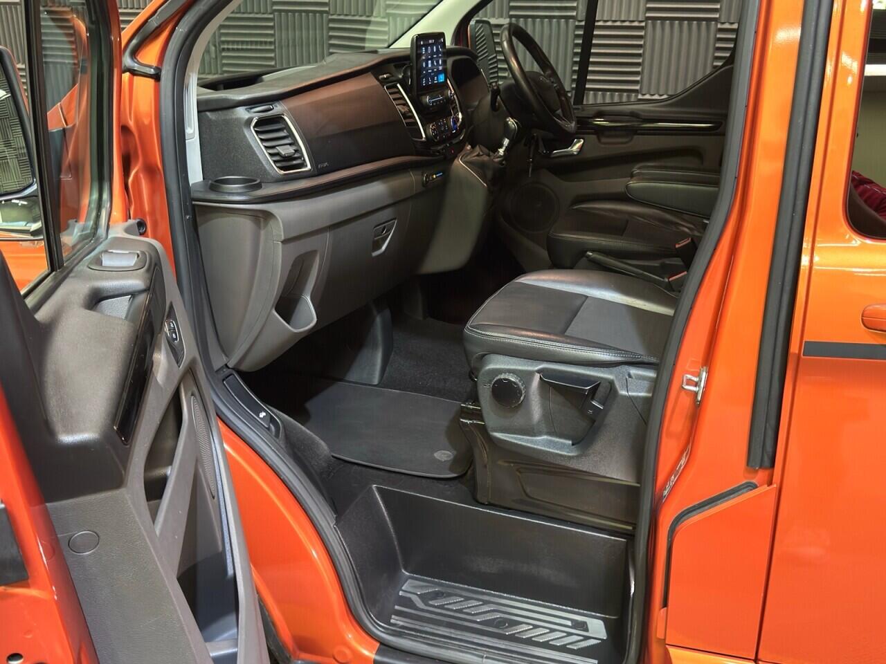 Ford Transit Custom view 24