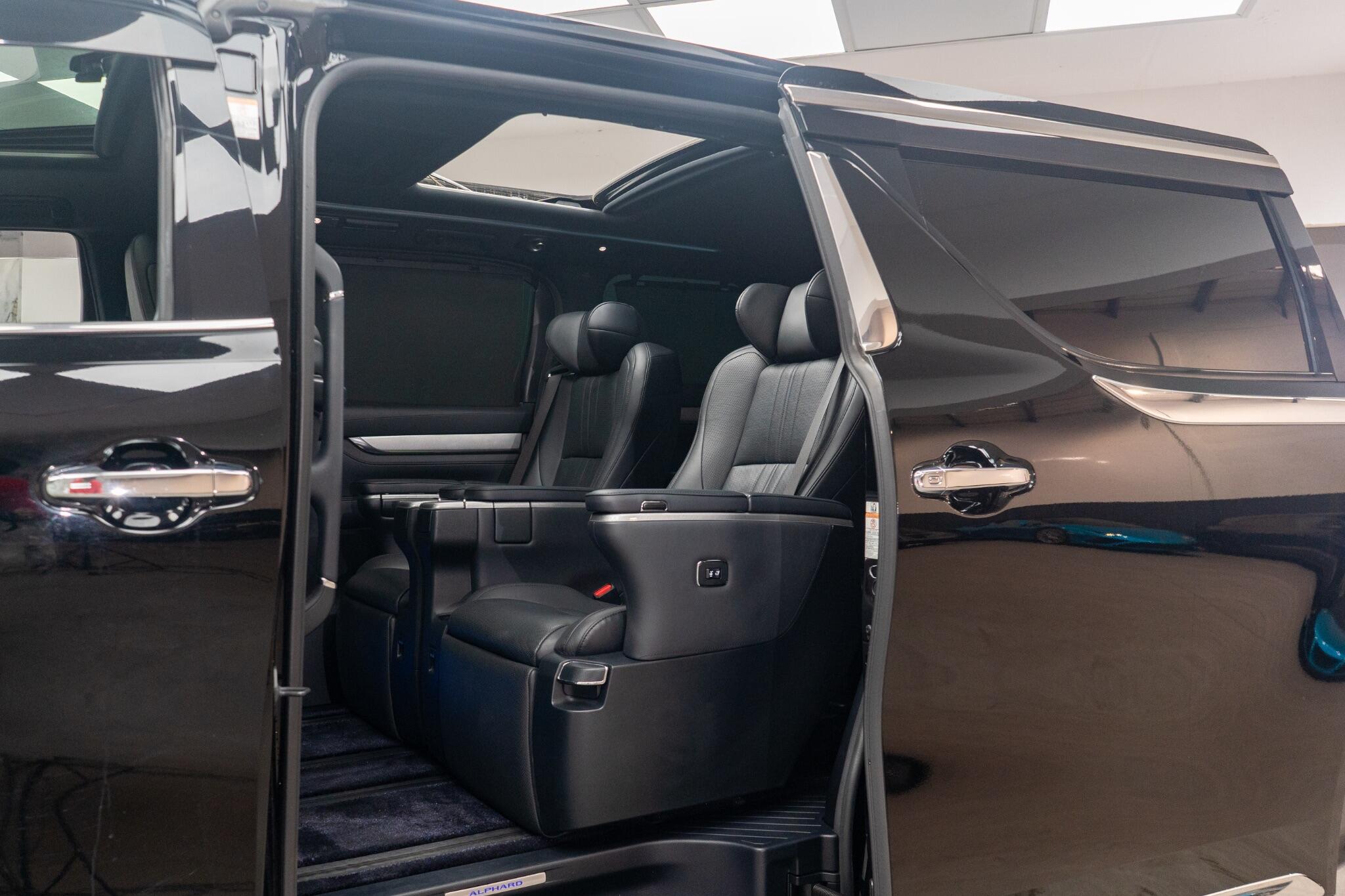 Toyota Alphard view 18