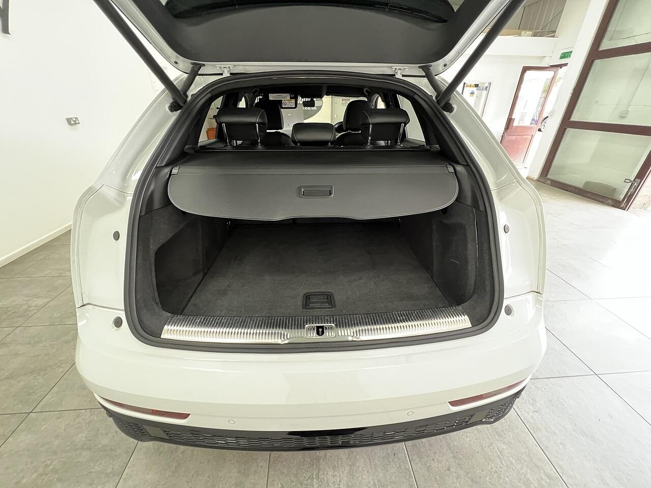 Audi Q3 view 16