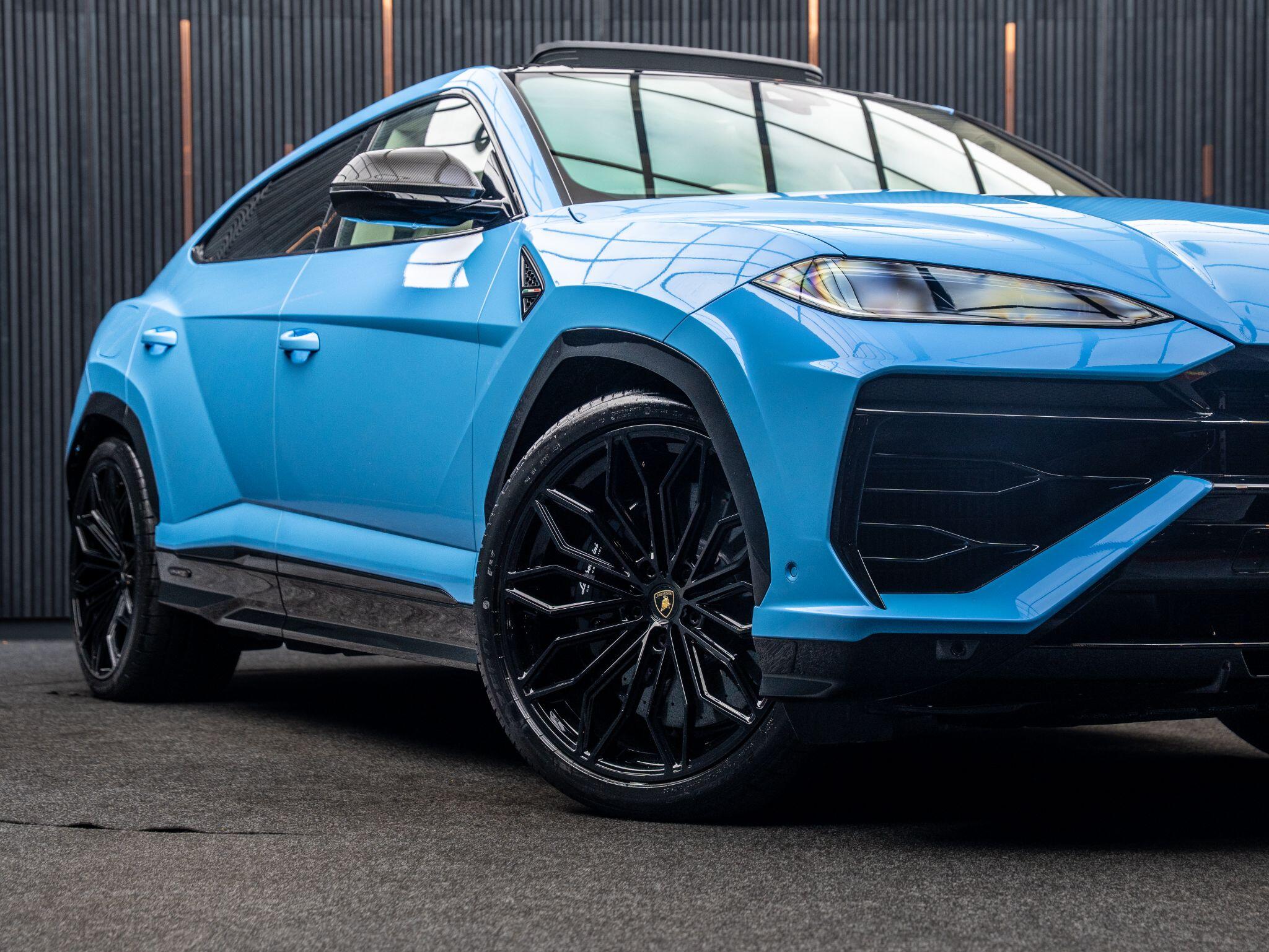 Lamborghini Urus view 23